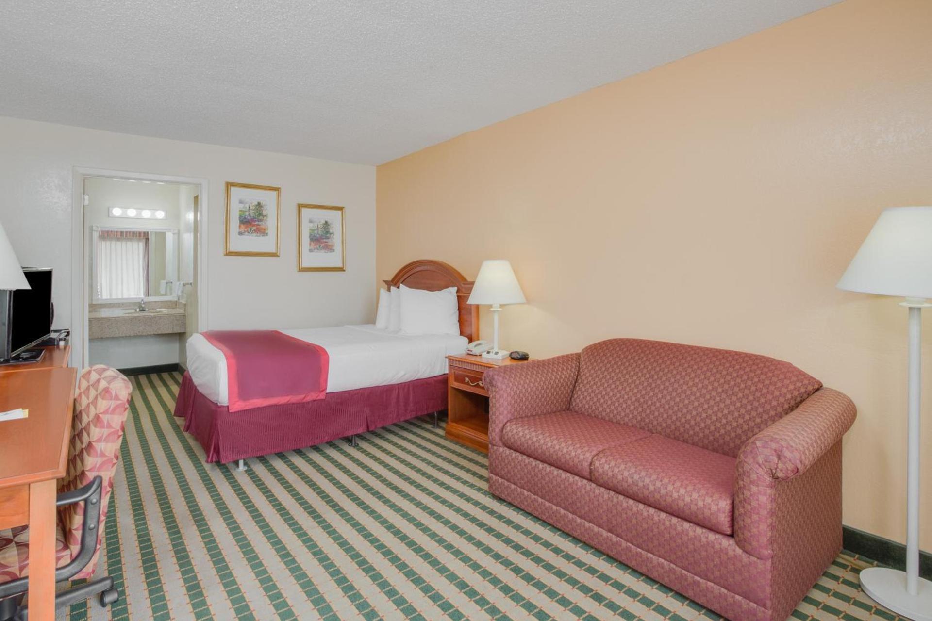 Days Inn by Wyndham Asheville West photo 43