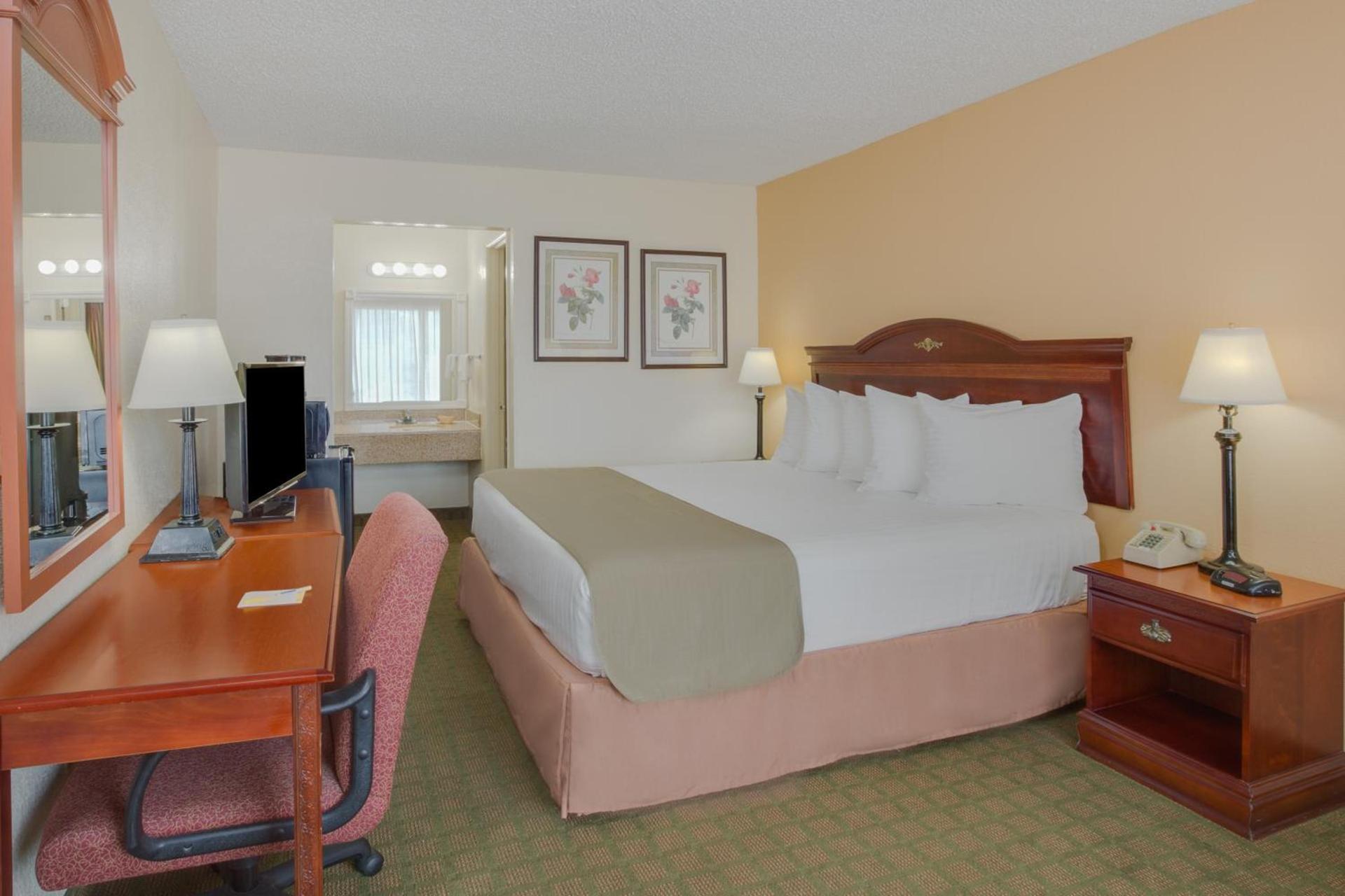 Days Inn by Wyndham Asheville West photo 51