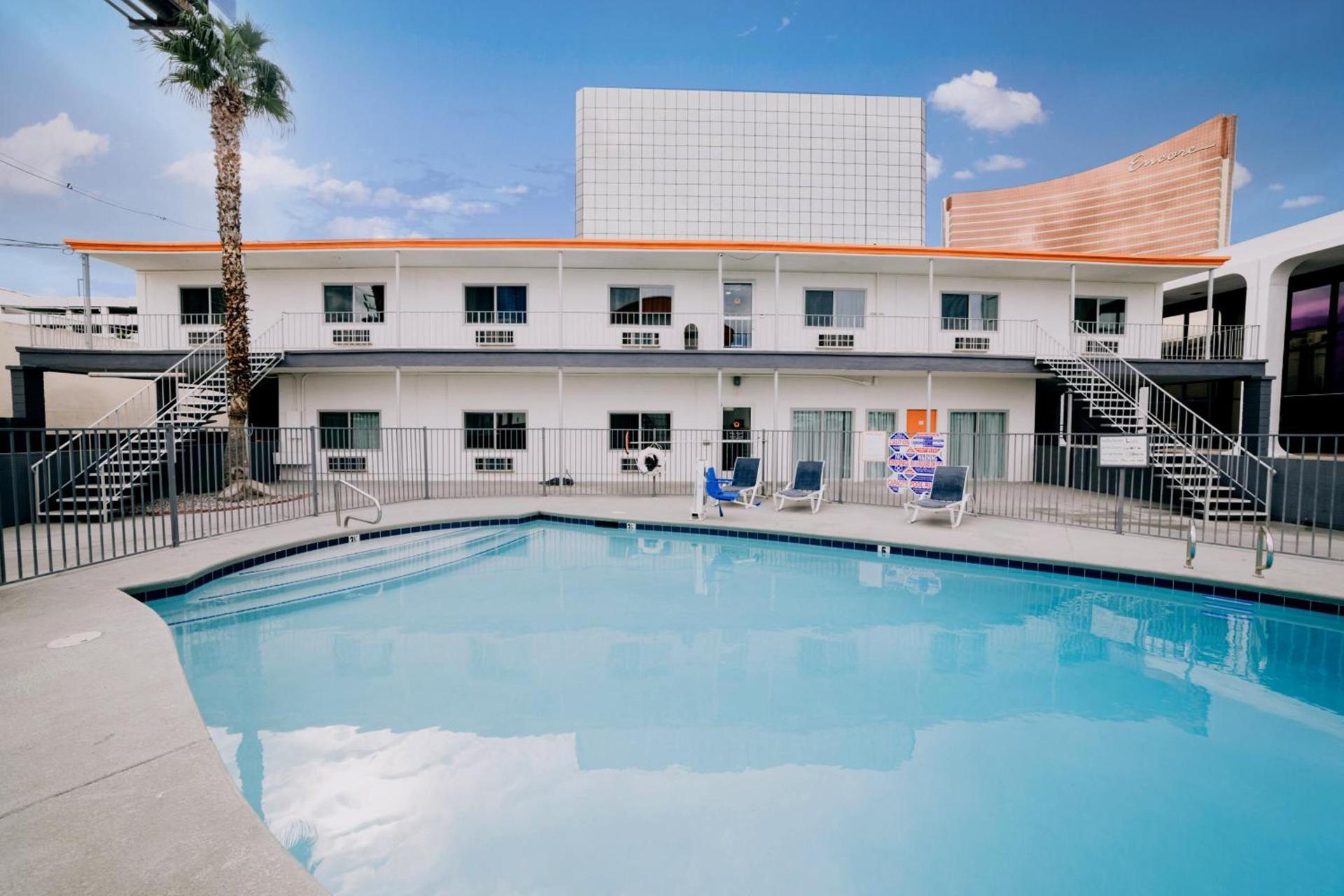 Siegel Select LV Strip-Convention Center photo 8
