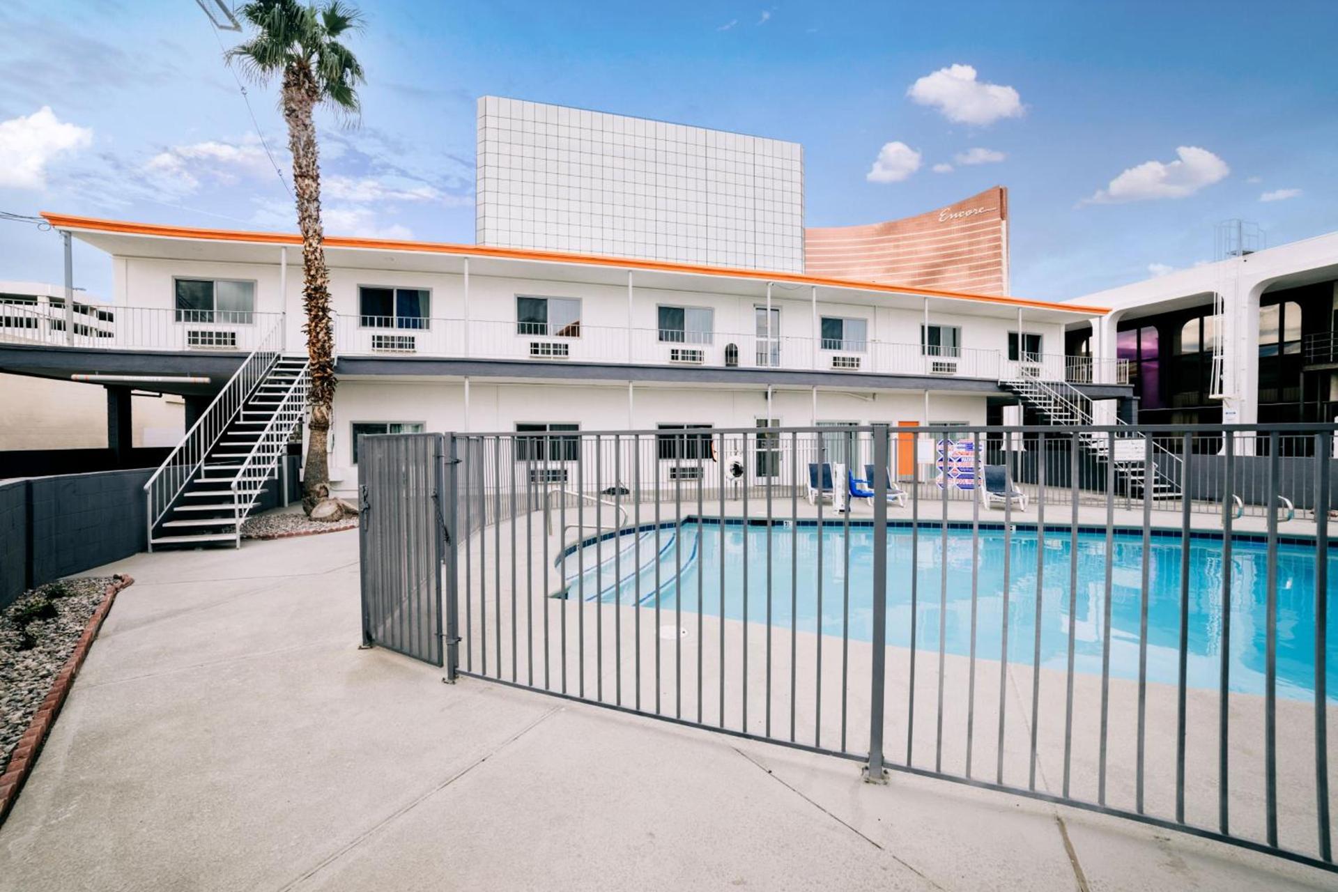 Siegel Select LV Strip-Convention Center photo 7