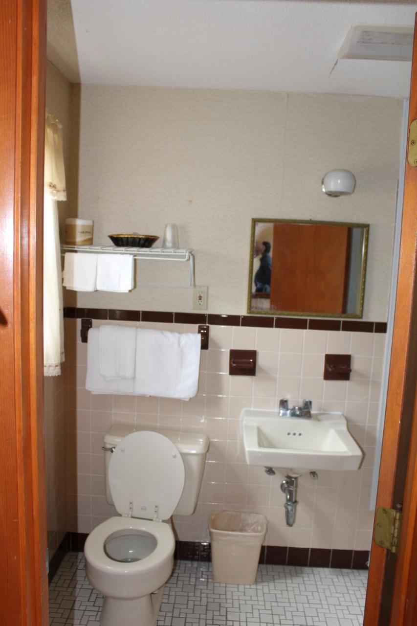 Elm Motel photo 3