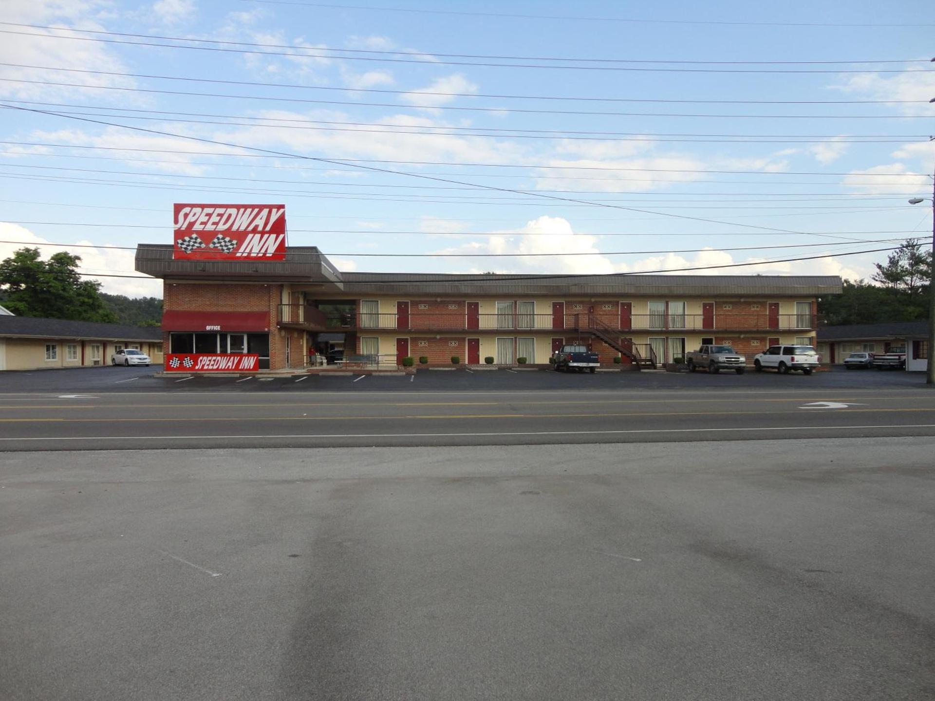 Speedway Inn photo 2