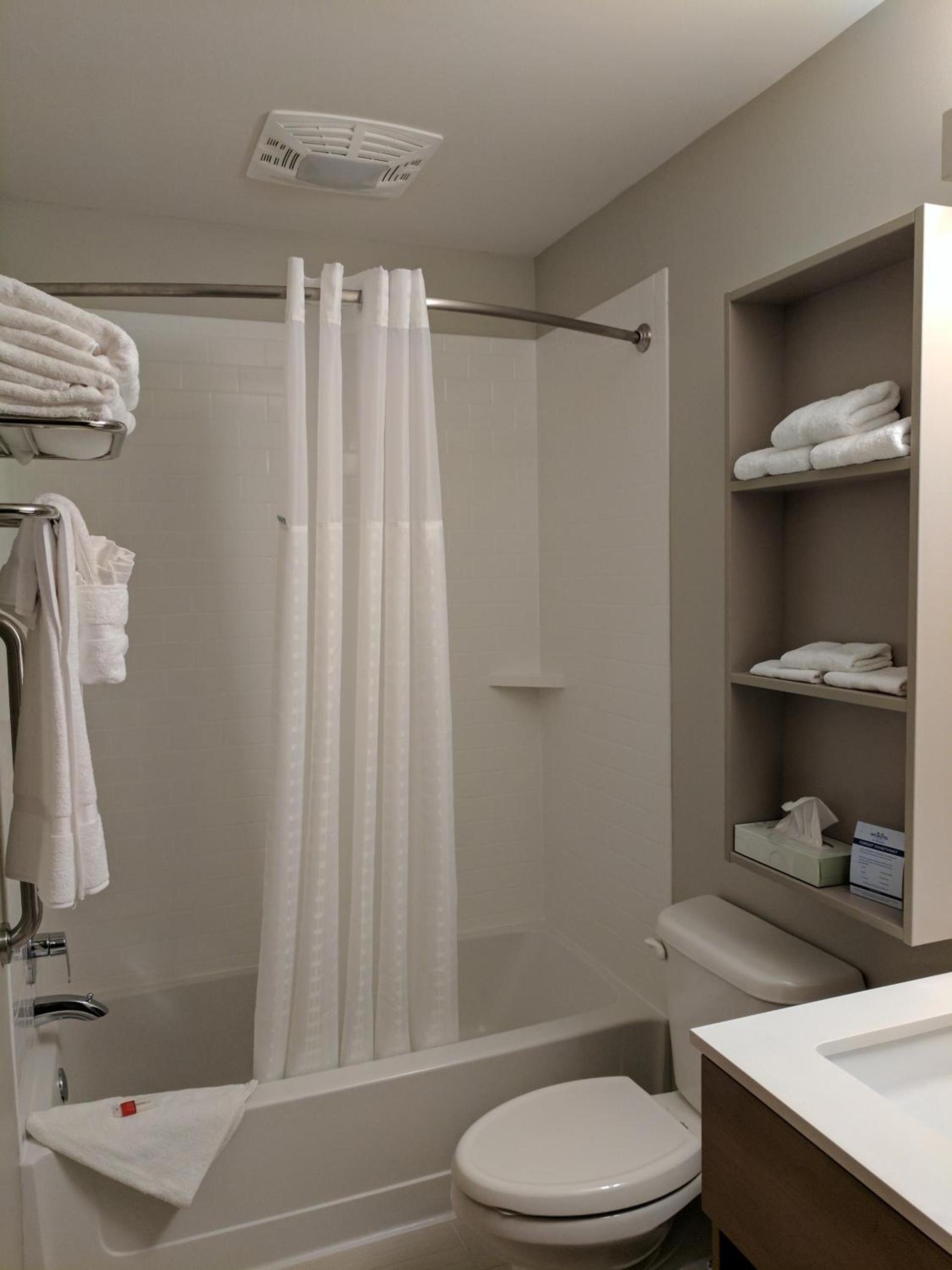 Microtel Inn & Suites by Wyndham Clarion photo 26