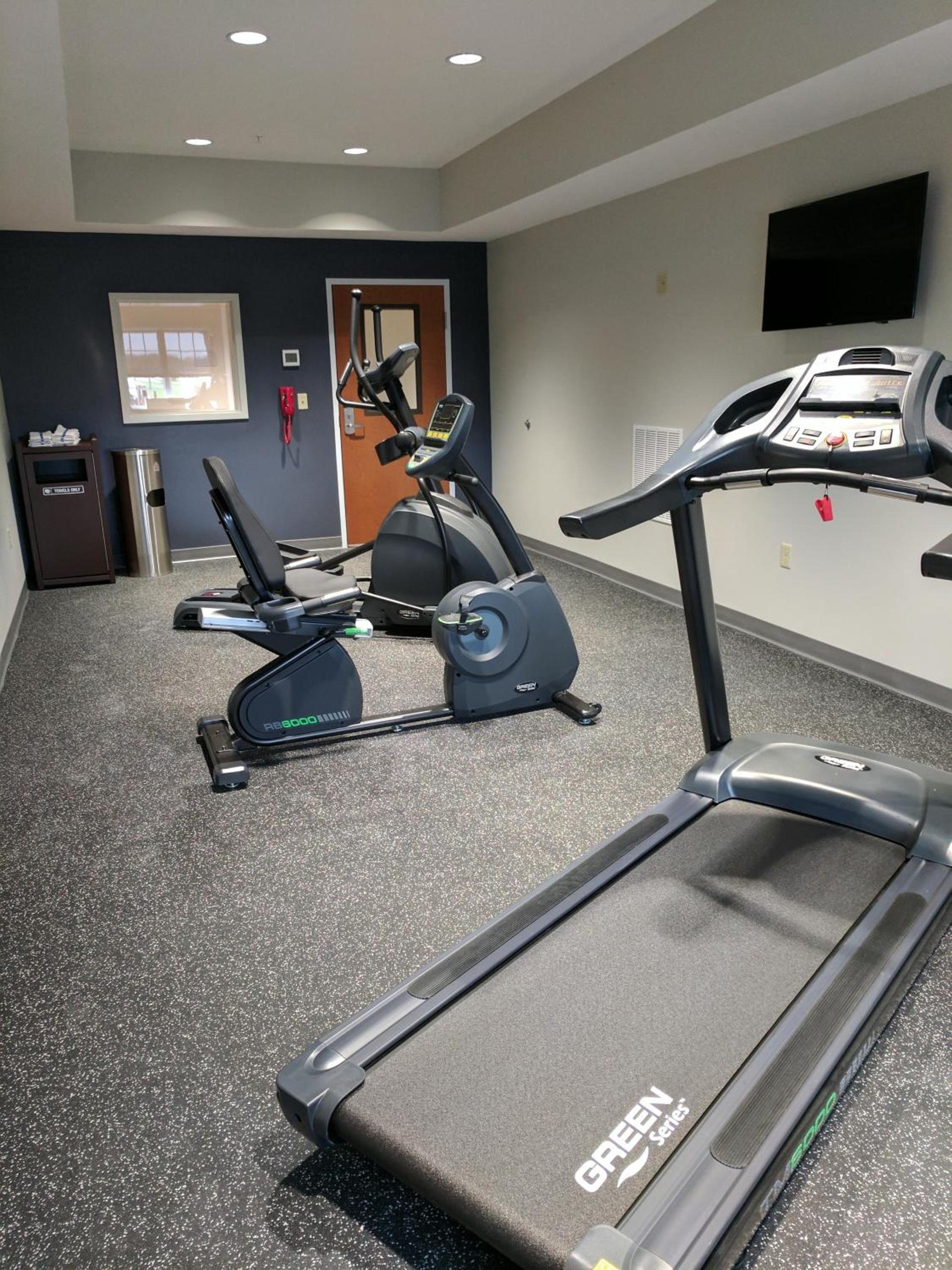 Microtel Inn & Suites by Wyndham Clarion photo 70
