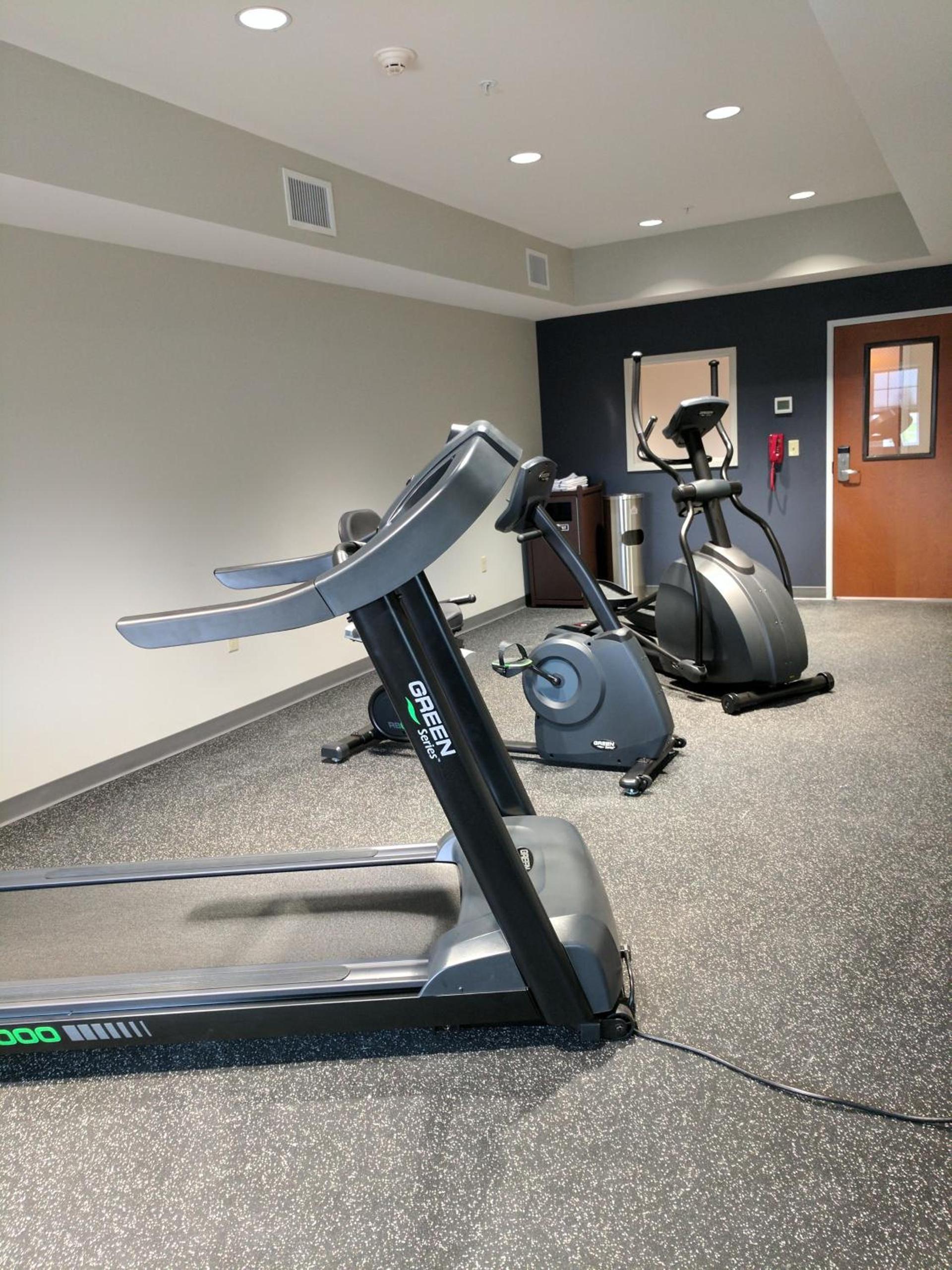 Microtel Inn & Suites by Wyndham Clarion photo 55