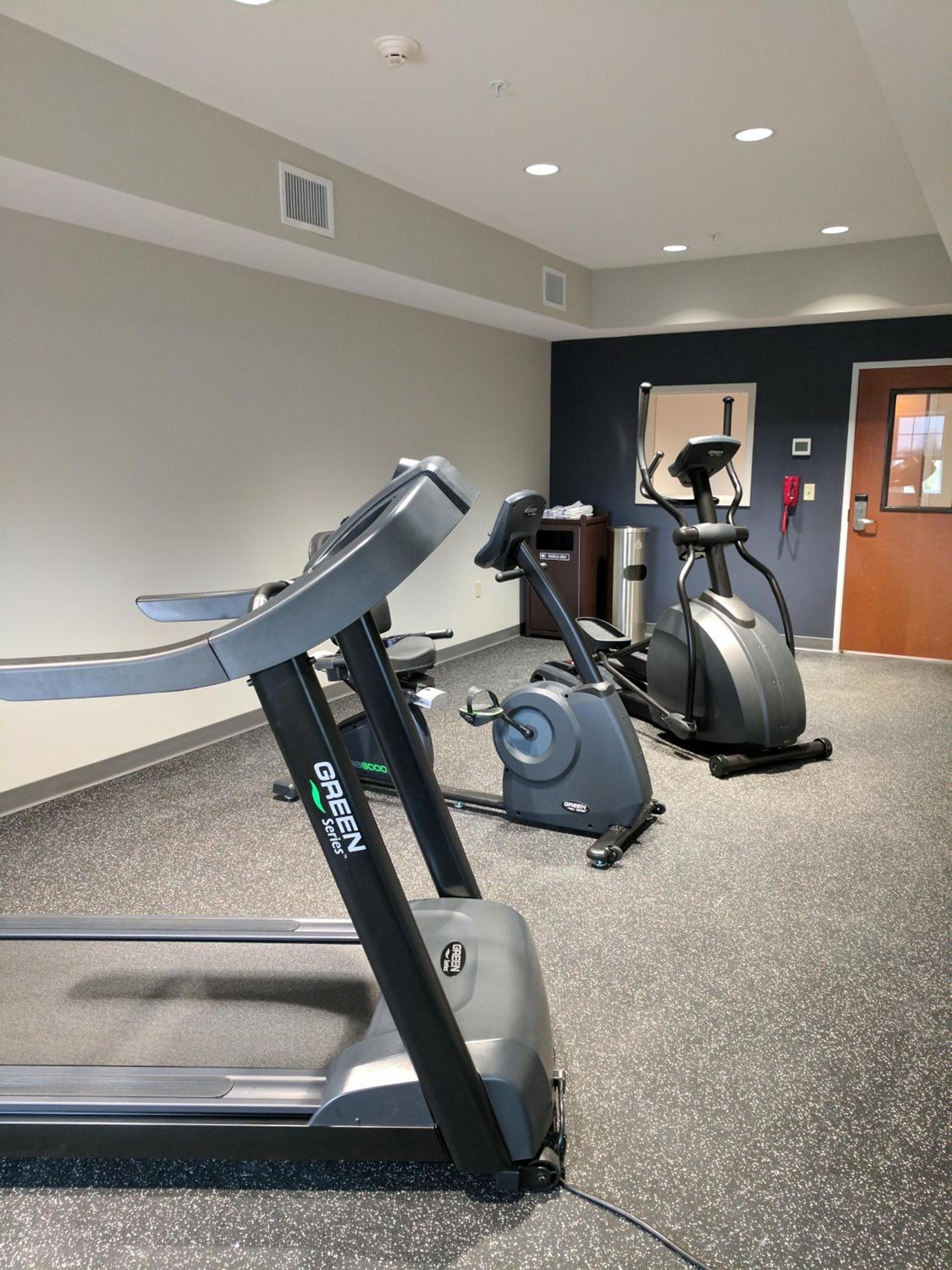 Microtel Inn & Suites by Wyndham Clarion photo 71