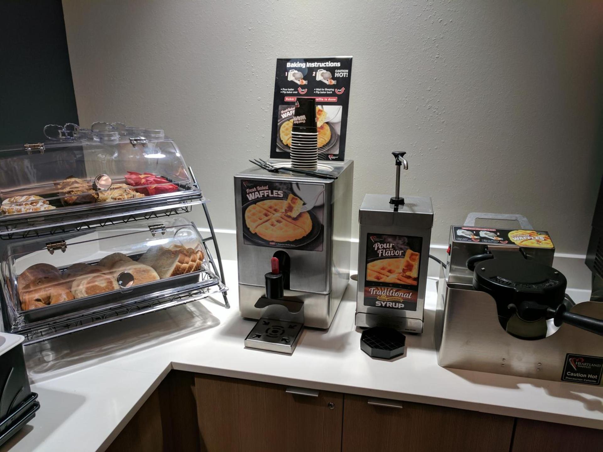 Microtel Inn & Suites by Wyndham Clarion photo 75