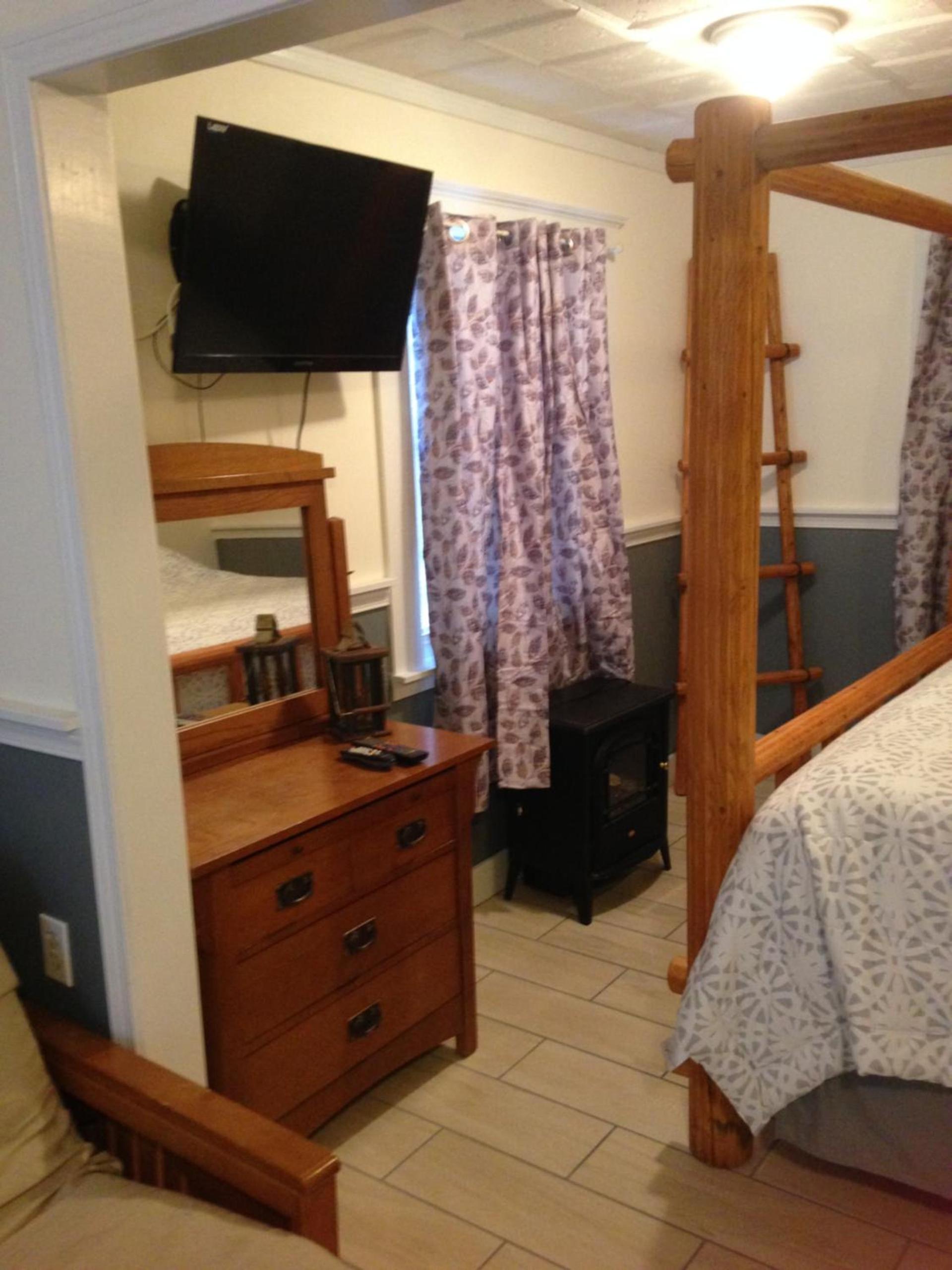 Foster Lake Inn photo 52