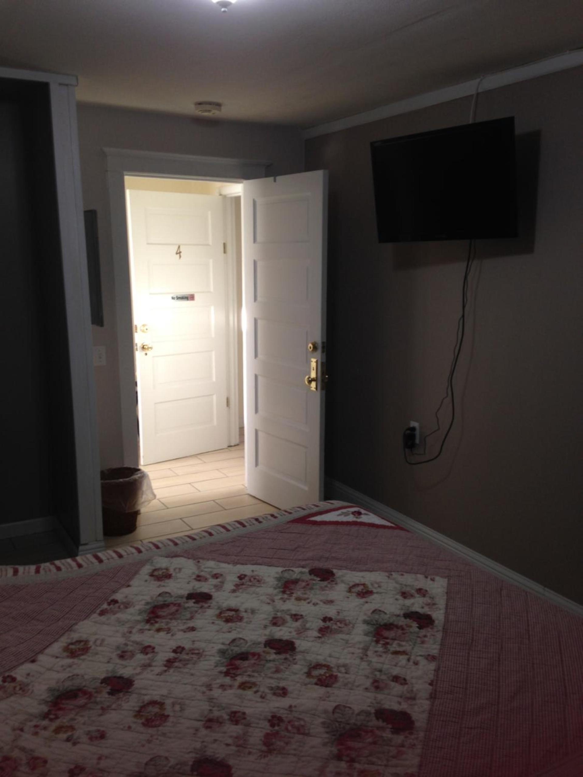 Foster Lake Inn photo 39