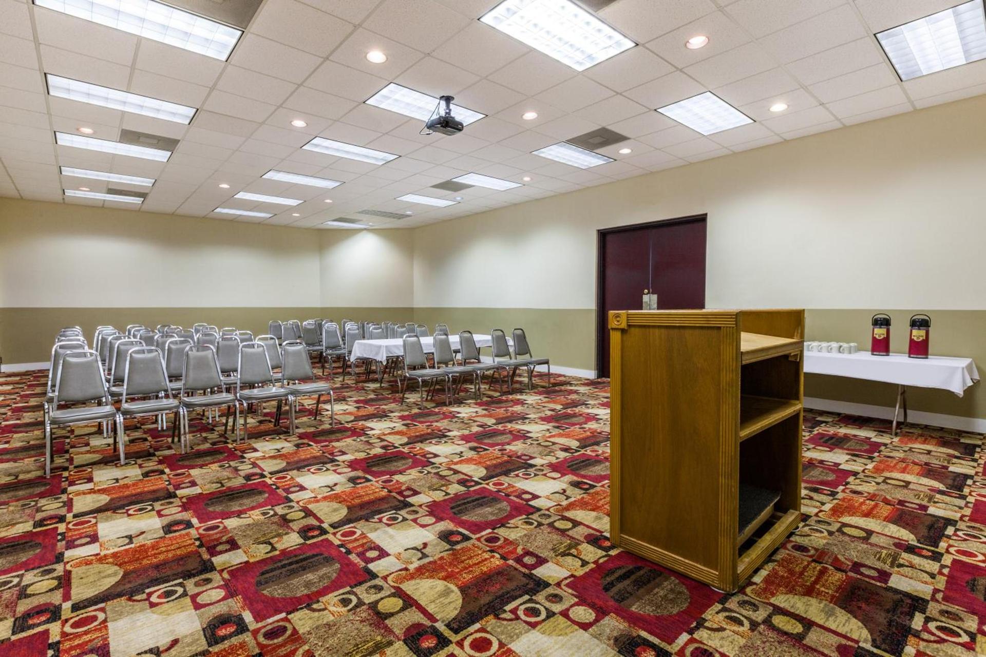 Days Inn by Wyndham Sherman photo 58