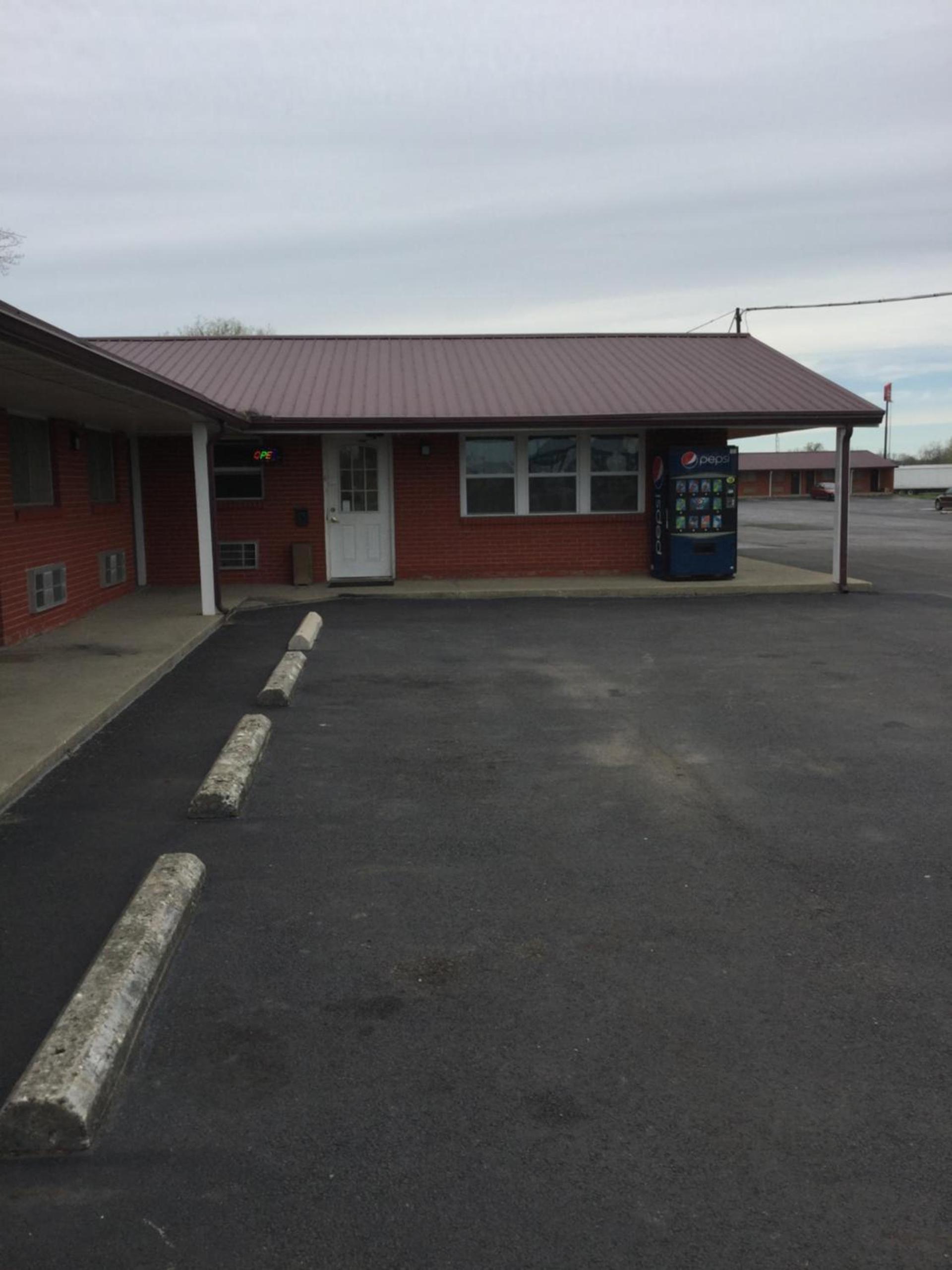 Deluxe Inn photo 2