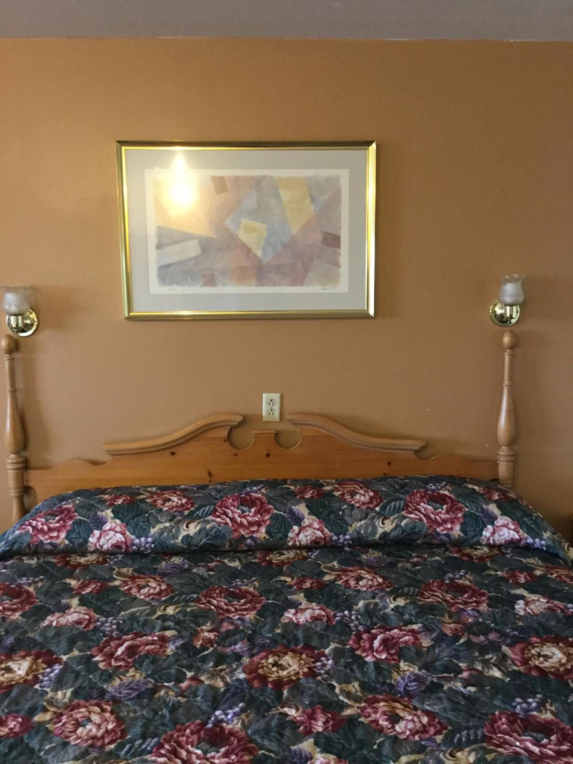 Deluxe Inn photo 7