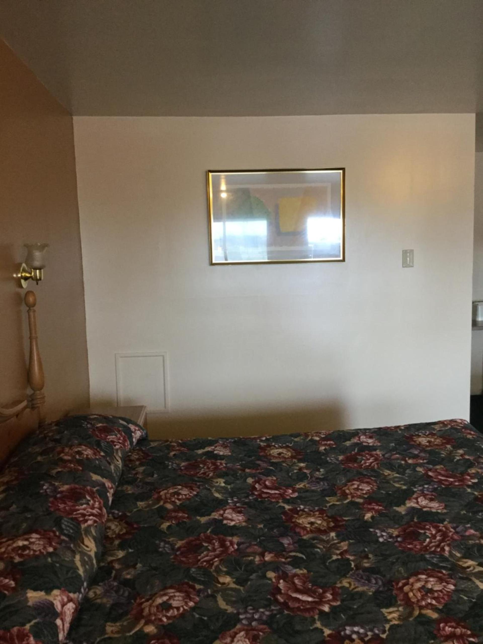 Deluxe Inn photo 6