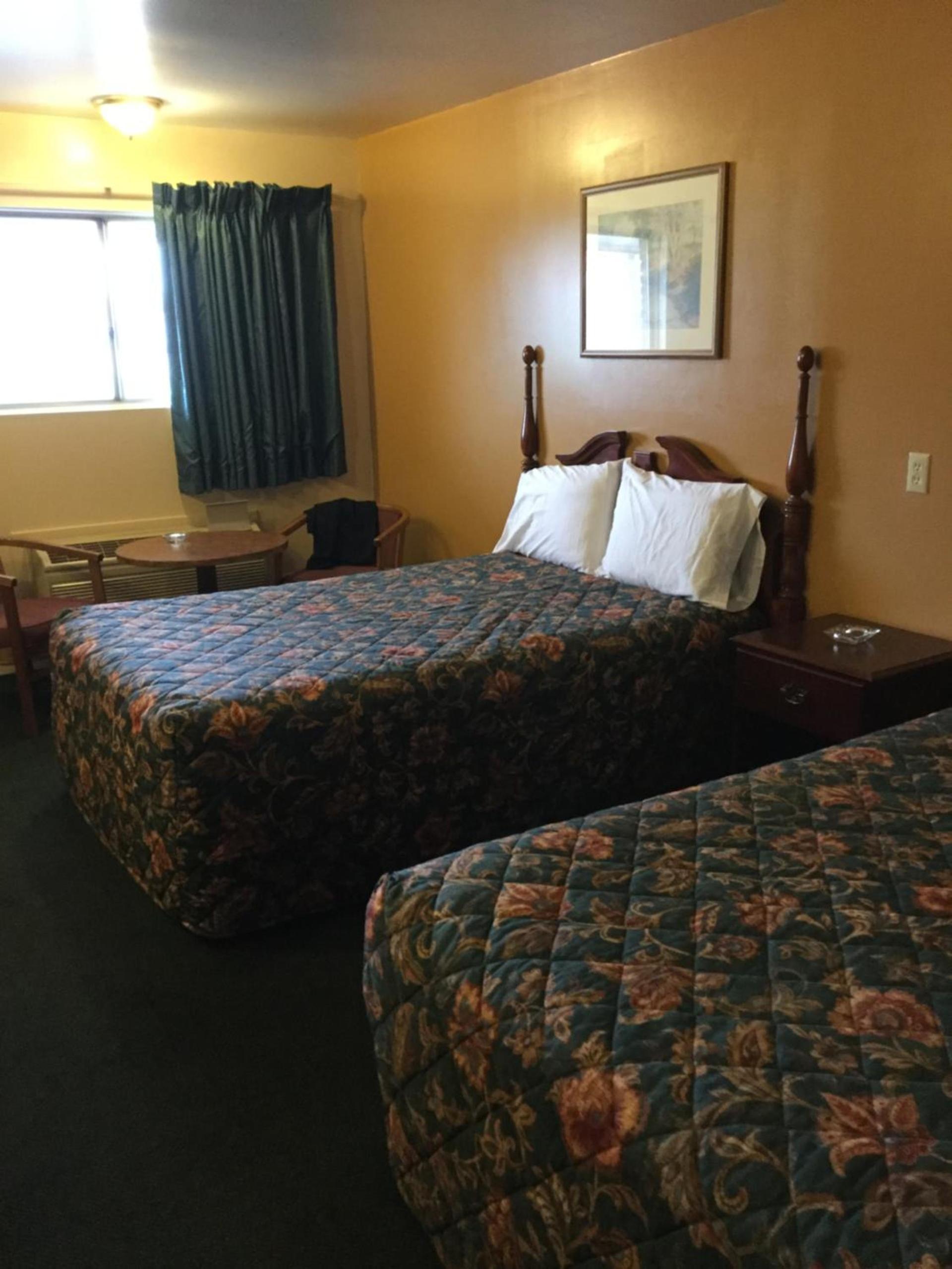 Deluxe Inn photo 12