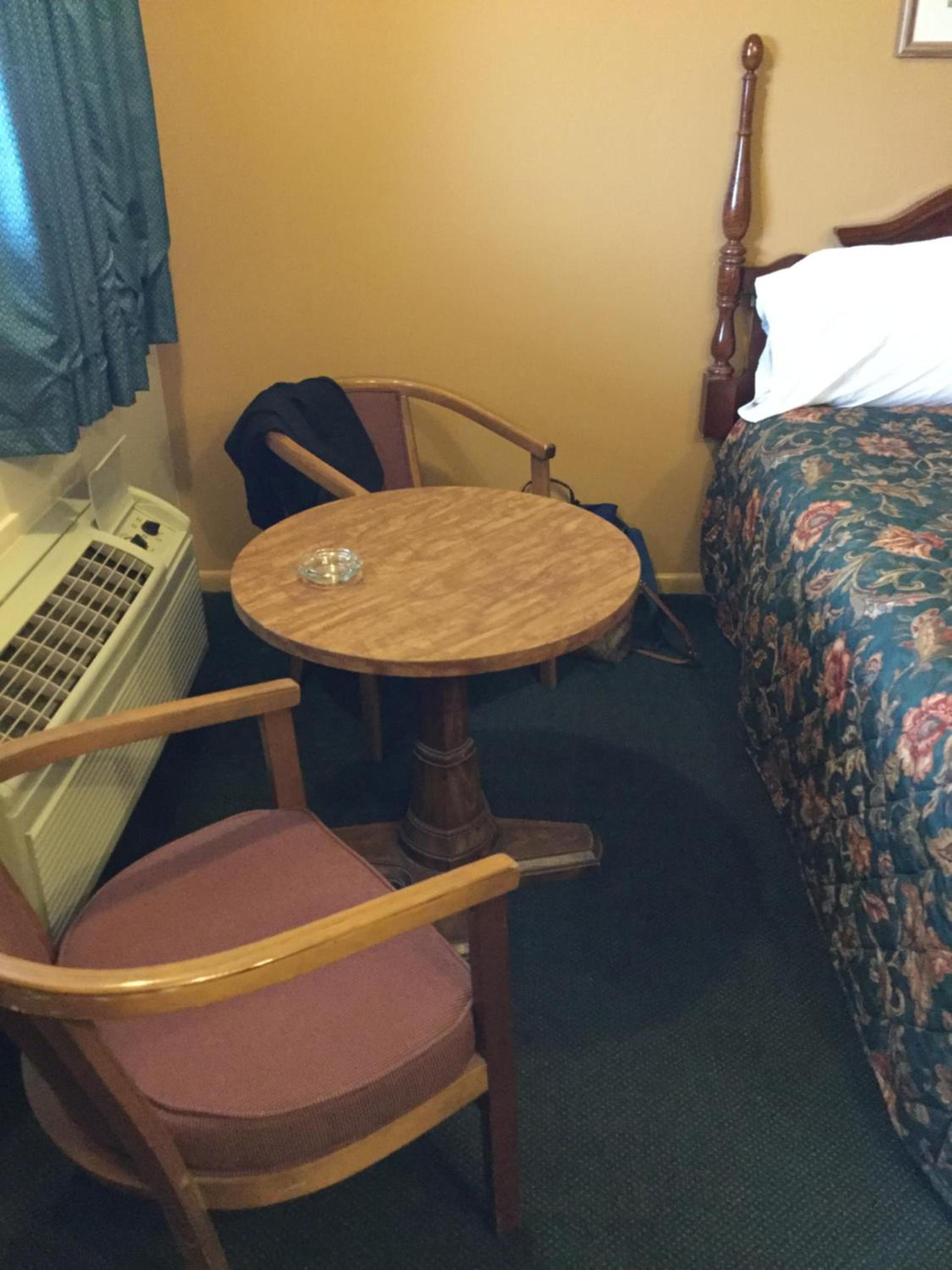 Deluxe Inn photo 14