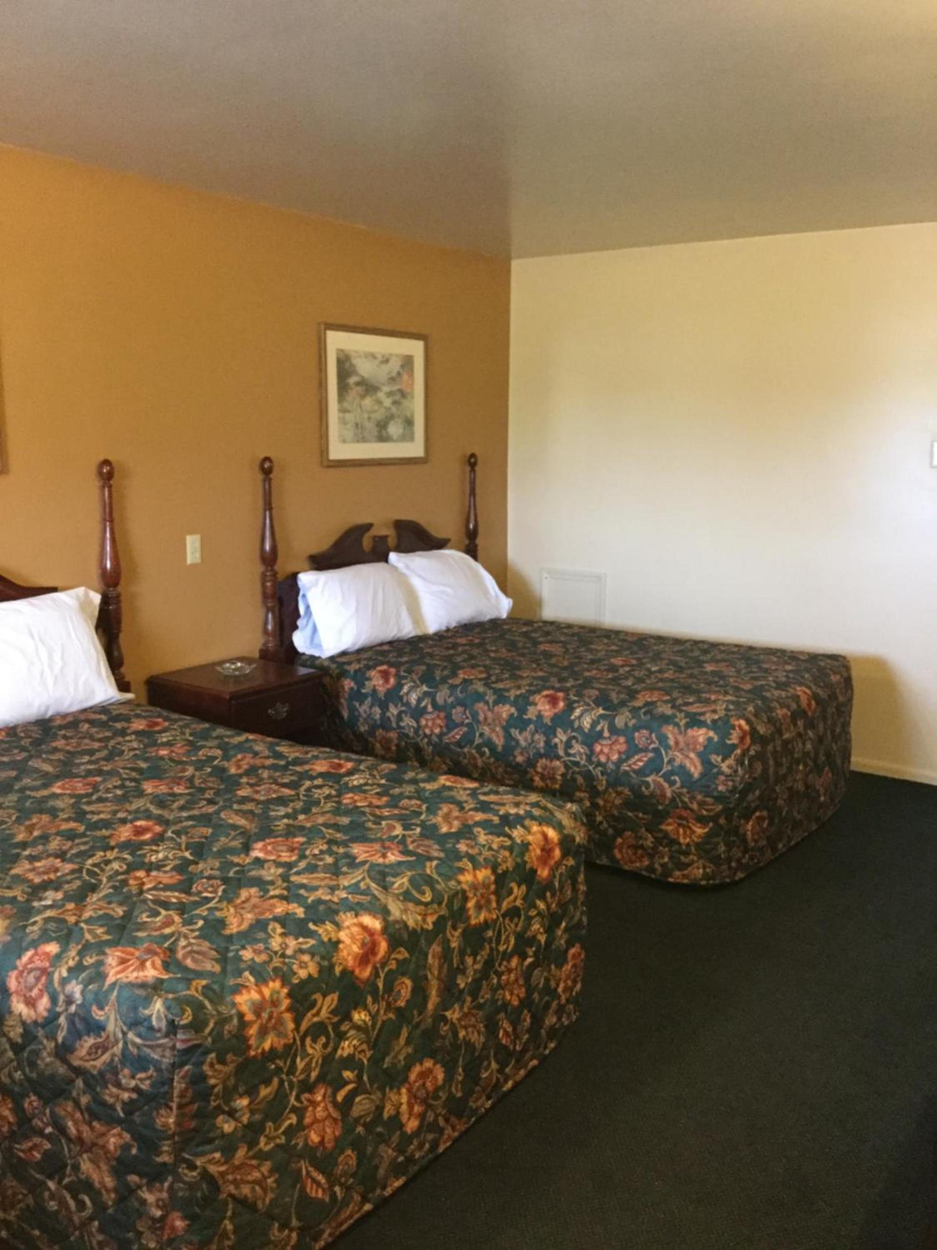 Deluxe Inn photo 9