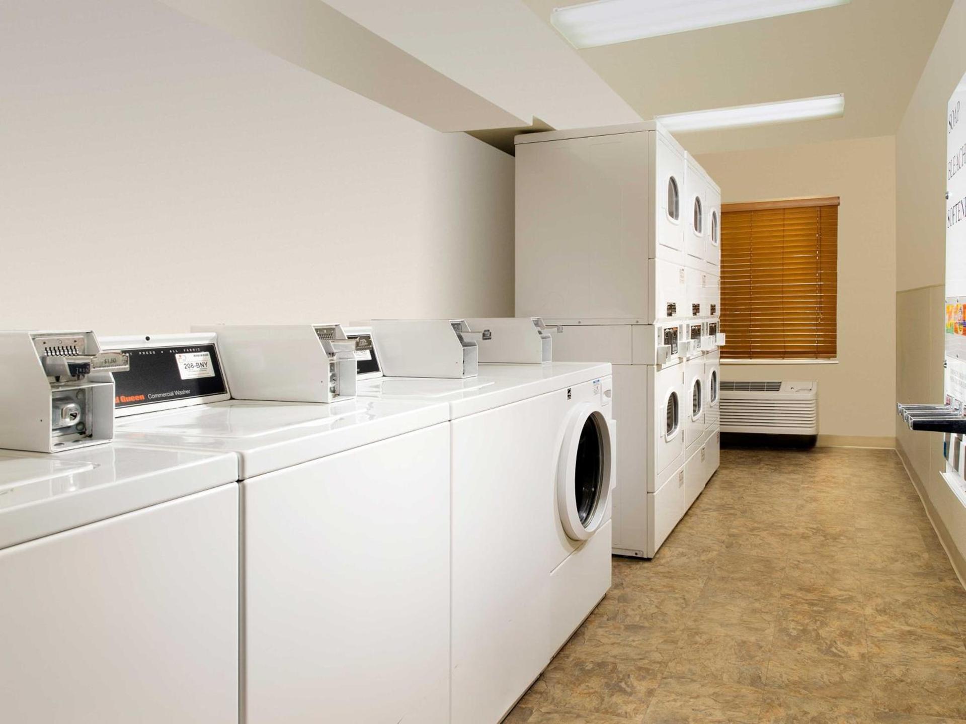 WoodSpring Suites Tulsa photo 32