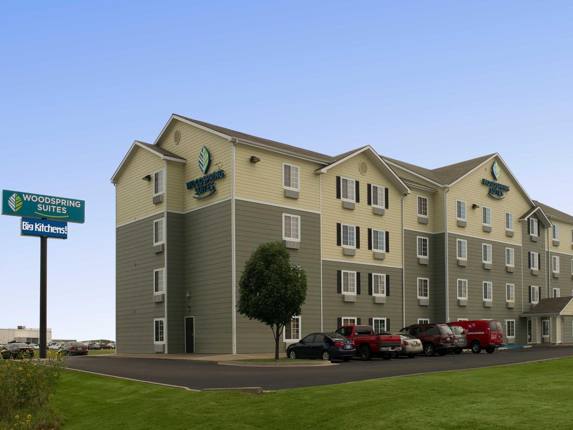 WoodSpring Suites Tulsa photo 27