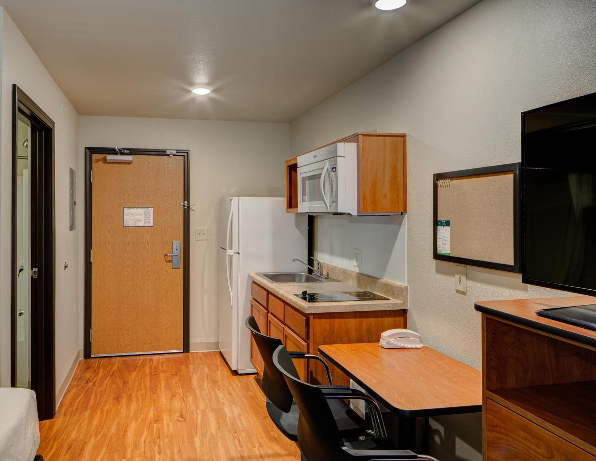 WoodSpring Suites Columbus NE I-270 Airport photo 11