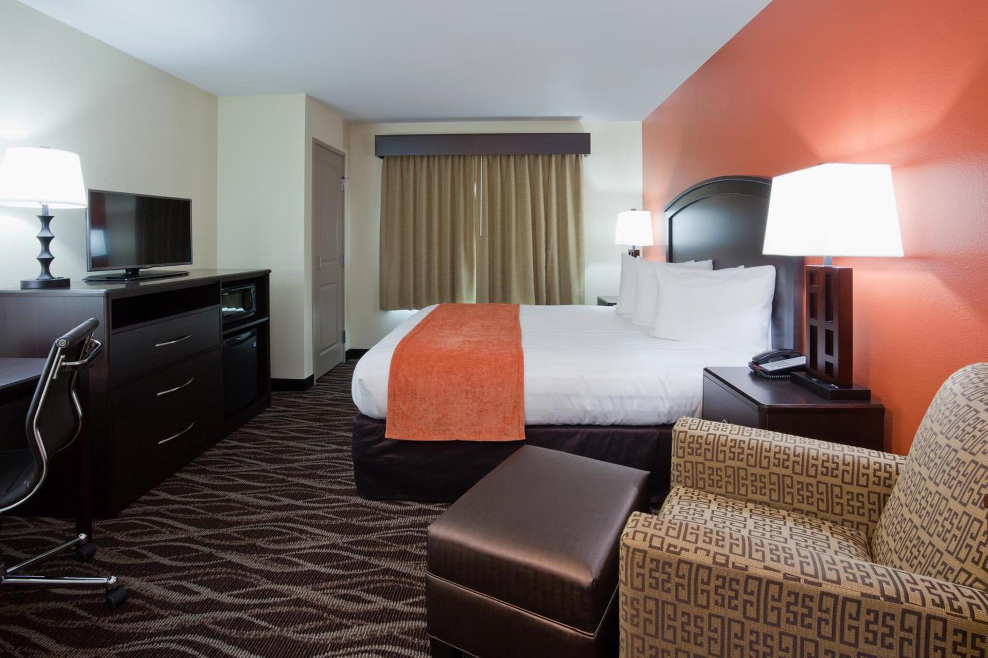 AmericInn by Wyndham Waupun photo 24