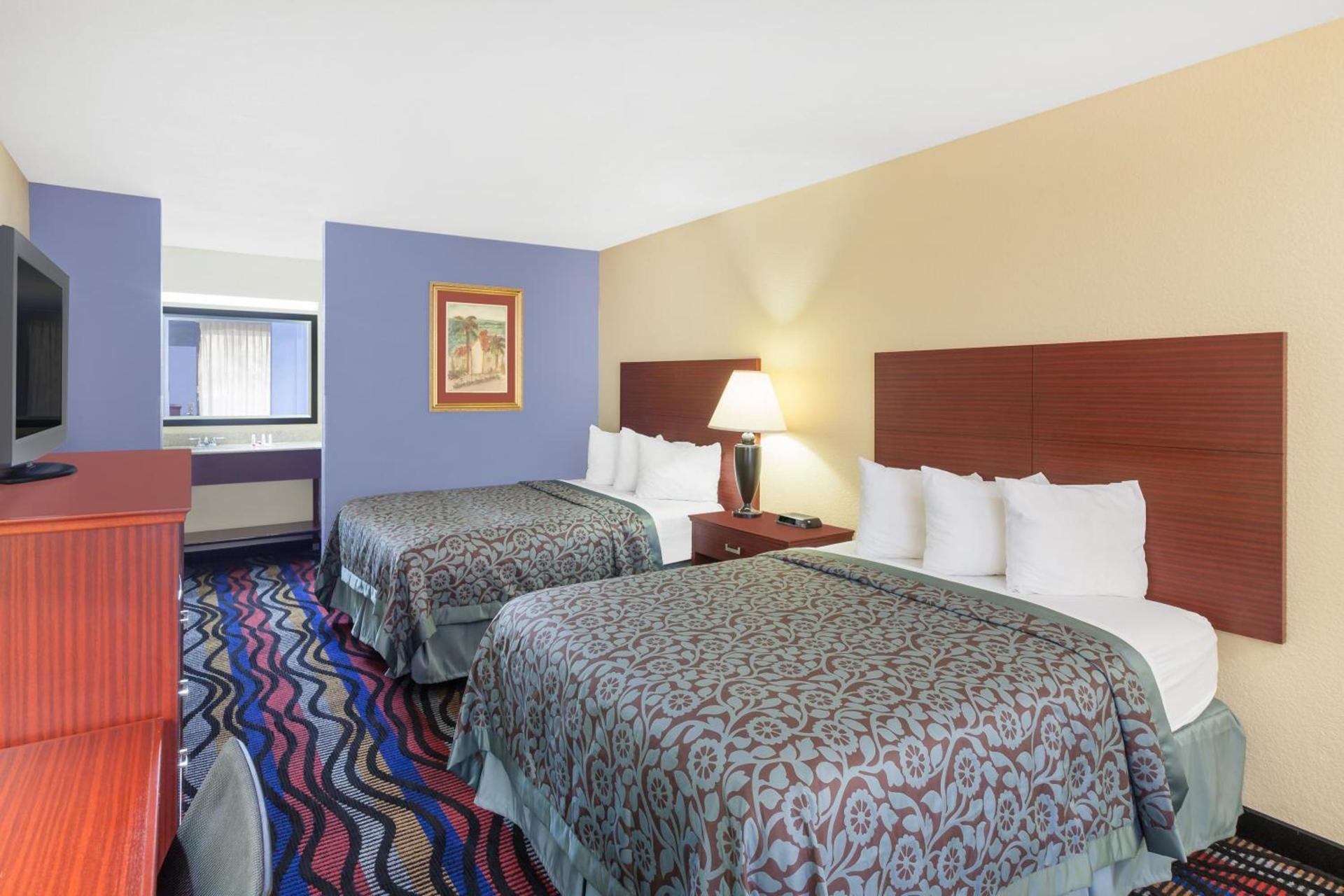 Days Inn by Wyndham Uvalde photo 30