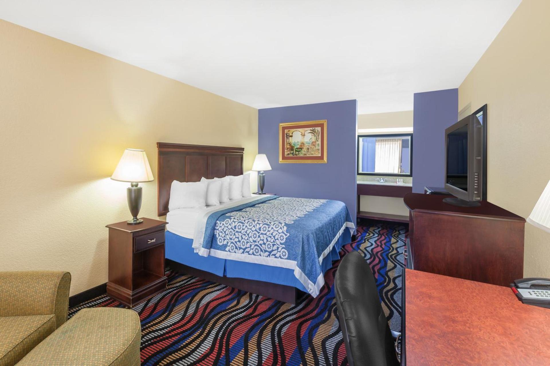 Days Inn by Wyndham Uvalde photo 26