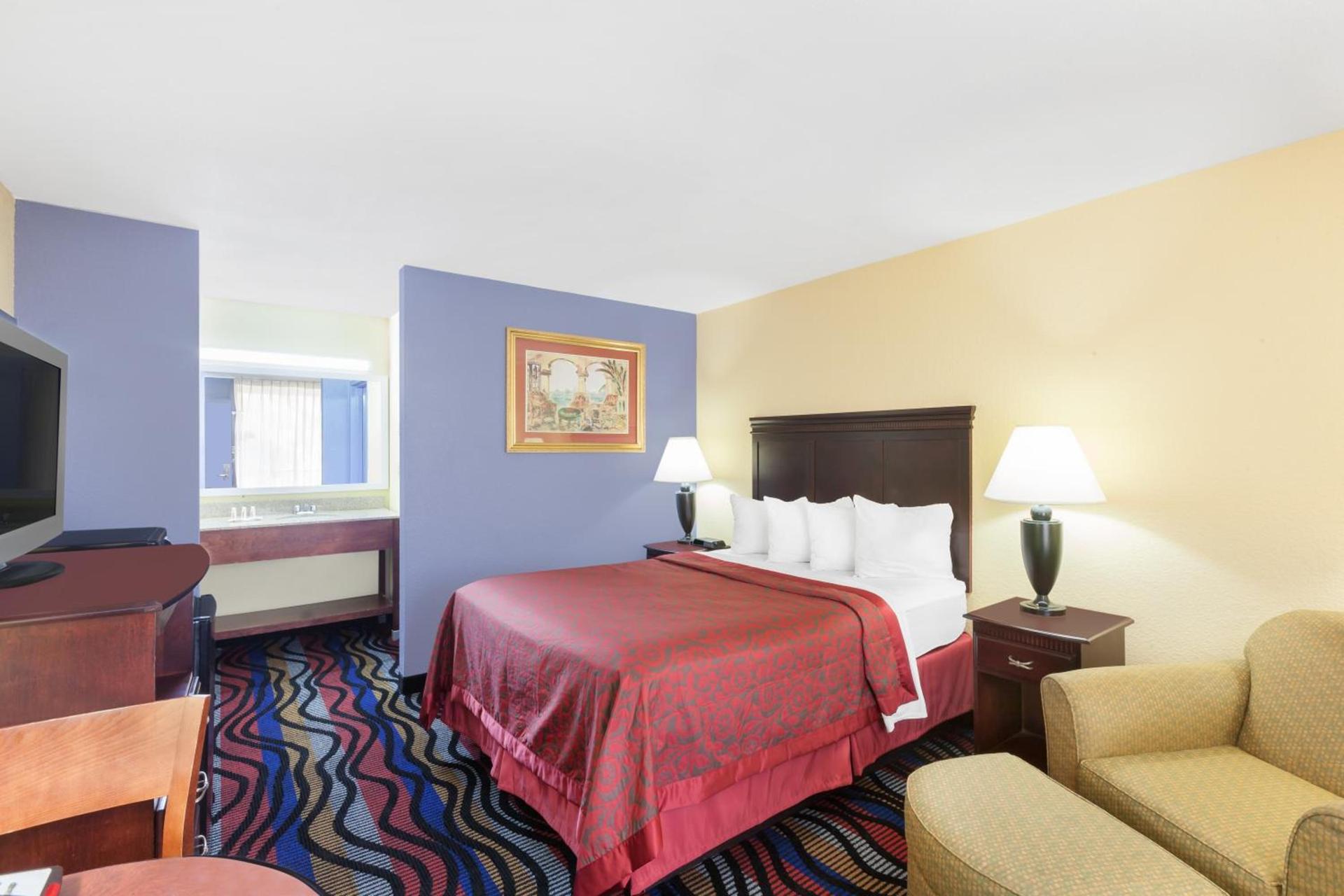 Days Inn by Wyndham Uvalde photo 32