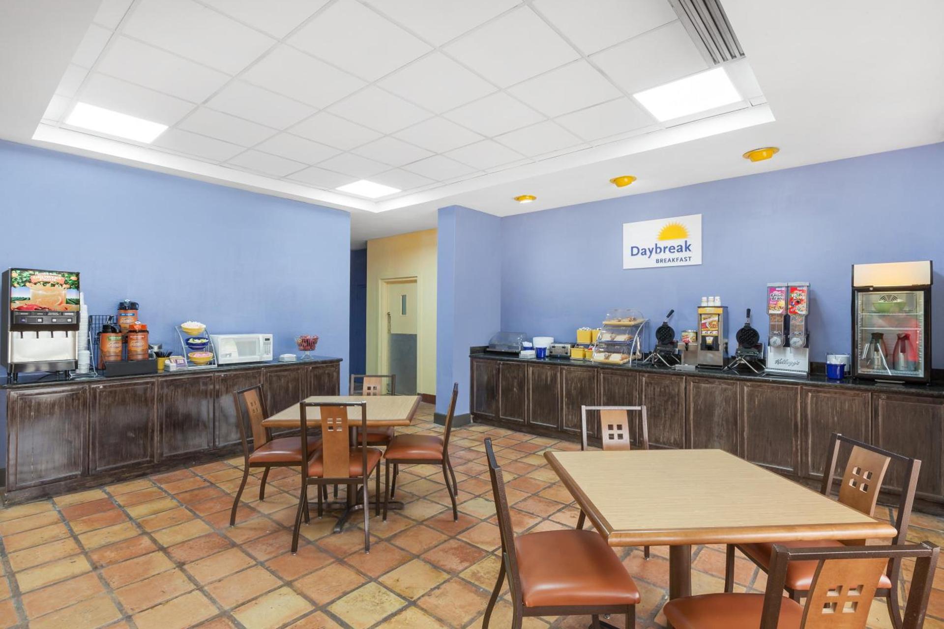 Days Inn by Wyndham Uvalde photo 25