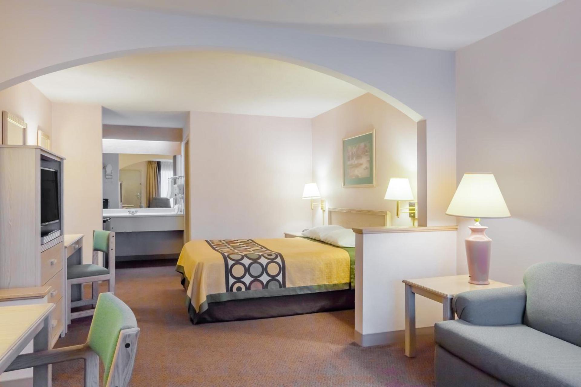 Super 8 by Wyndham Jasper TX photo 52