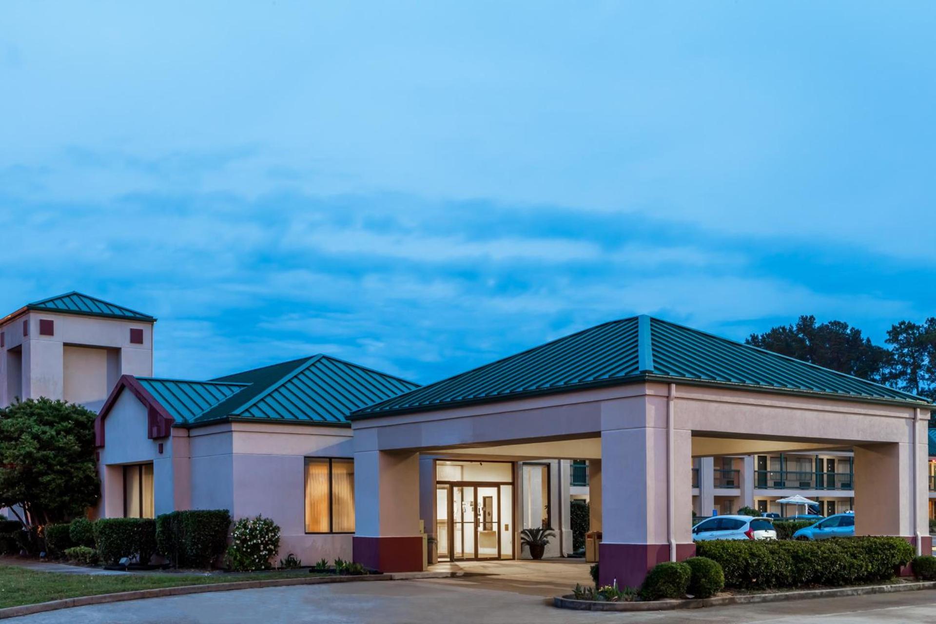 Super 8 by Wyndham Jasper TX photo 21