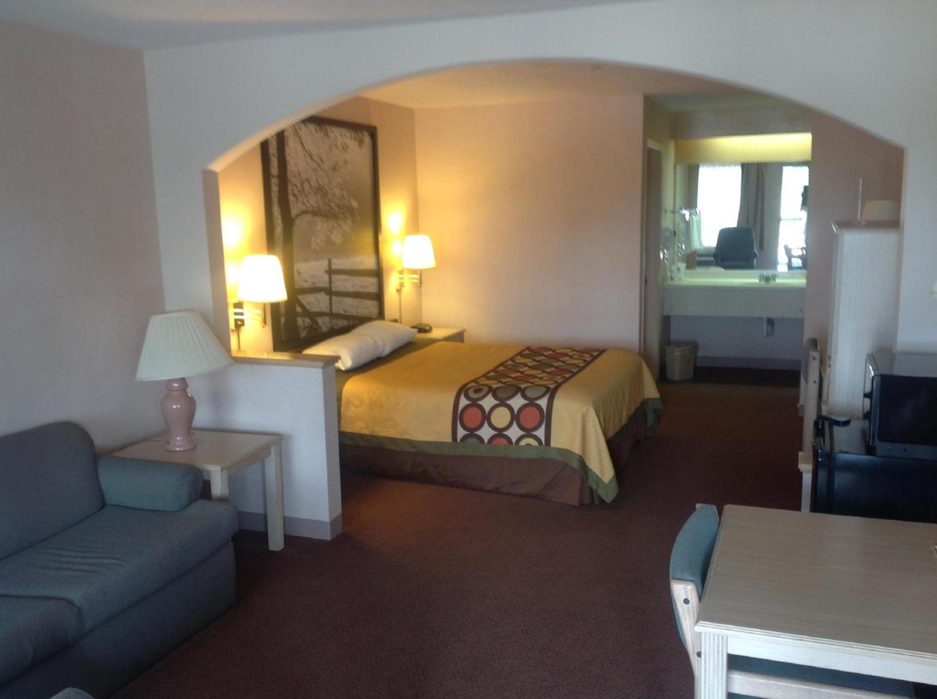 Super 8 by Wyndham Jasper TX photo 39
