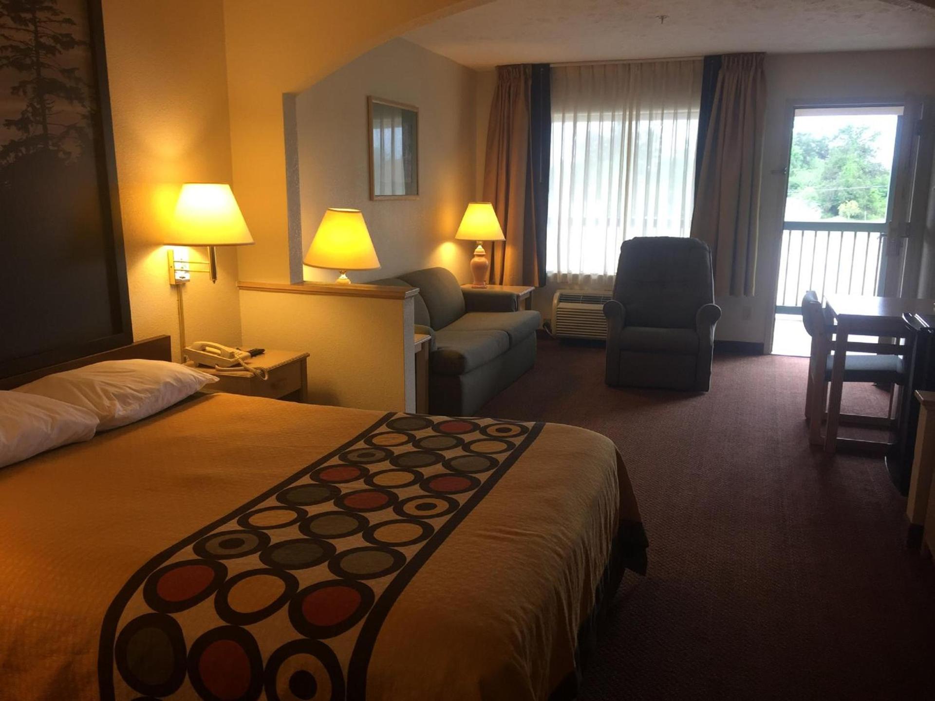 Super 8 by Wyndham Jasper TX photo 40