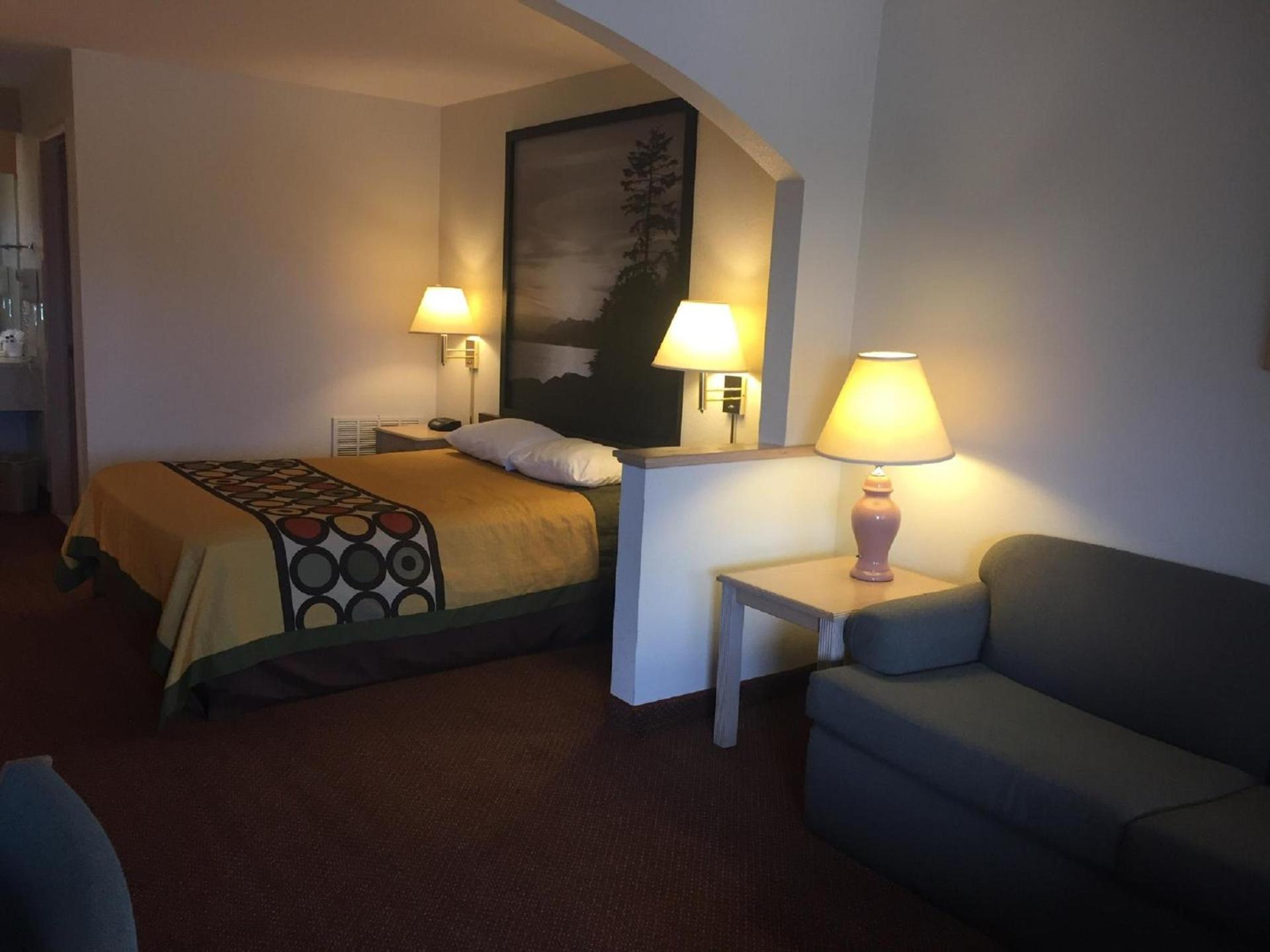 Super 8 by Wyndham Jasper TX photo 43