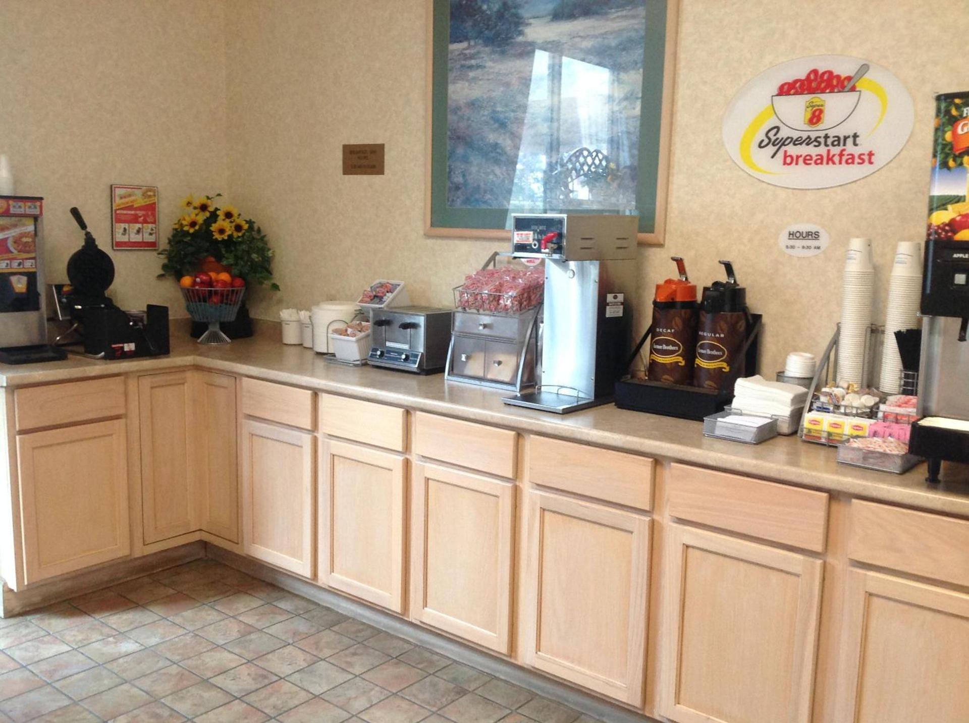 Super 8 by Wyndham Jasper TX photo 31