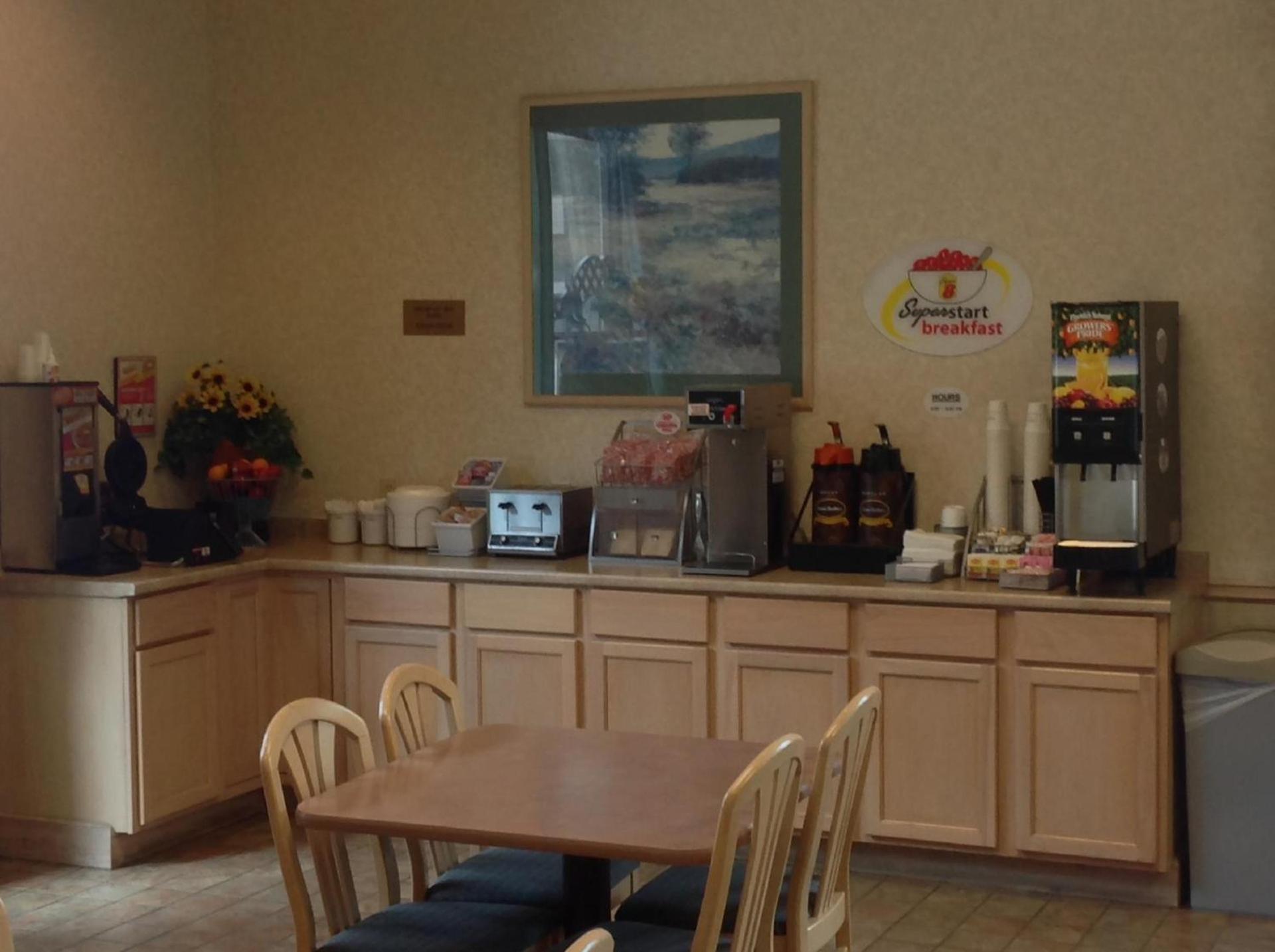 Super 8 by Wyndham Jasper TX photo 48