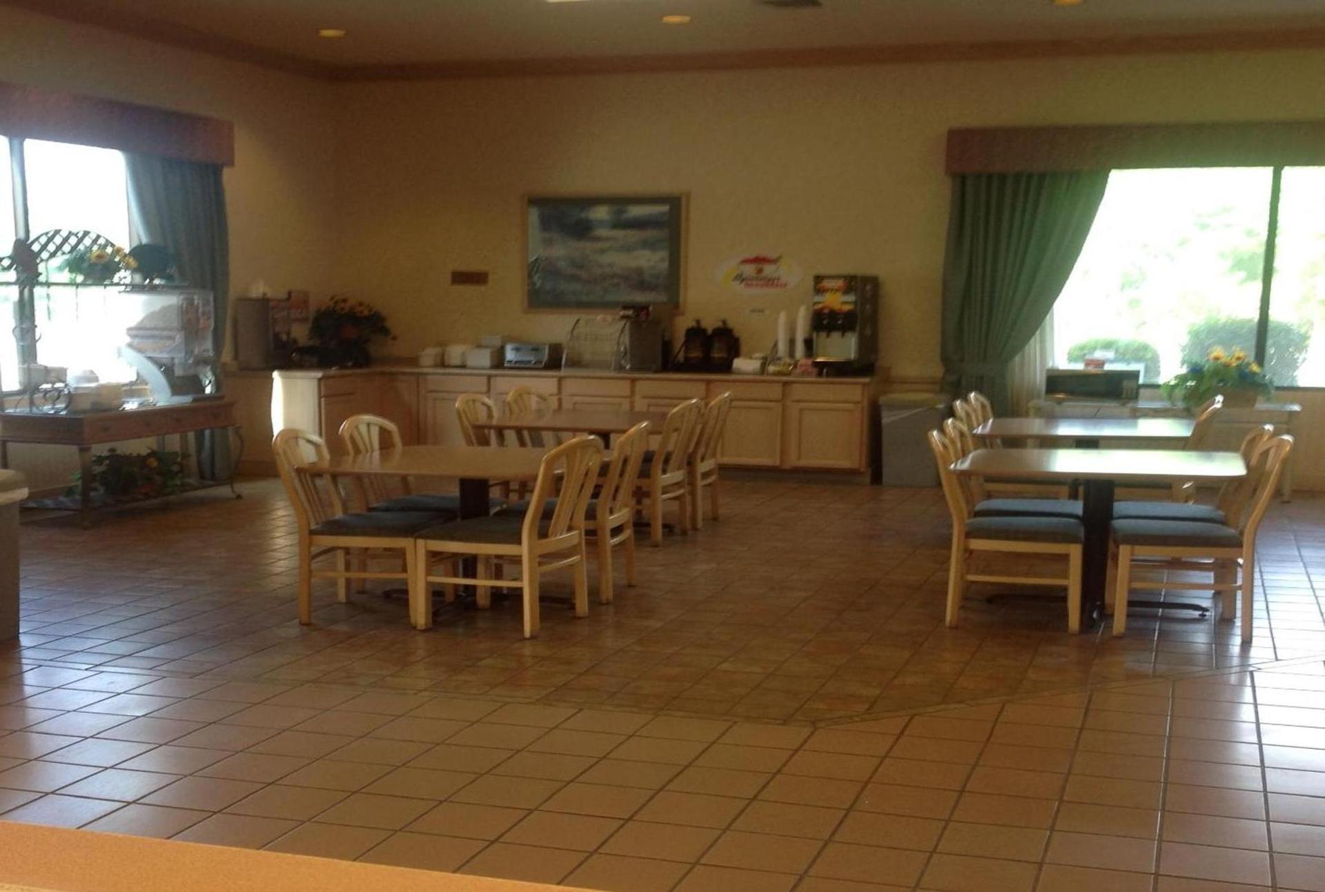 Super 8 by Wyndham Jasper TX photo 34