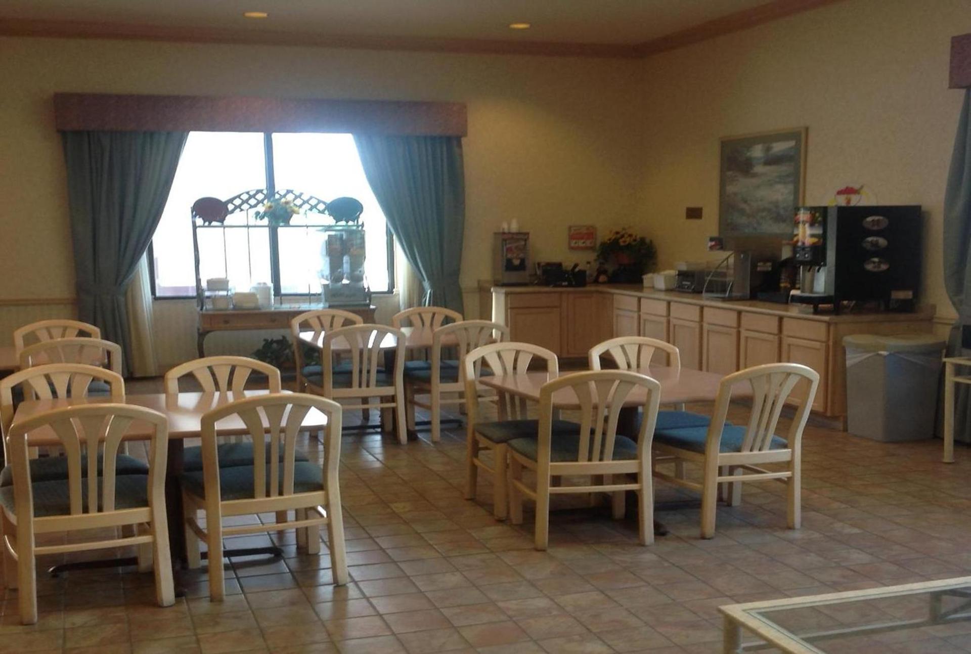 Super 8 by Wyndham Jasper TX photo 35
