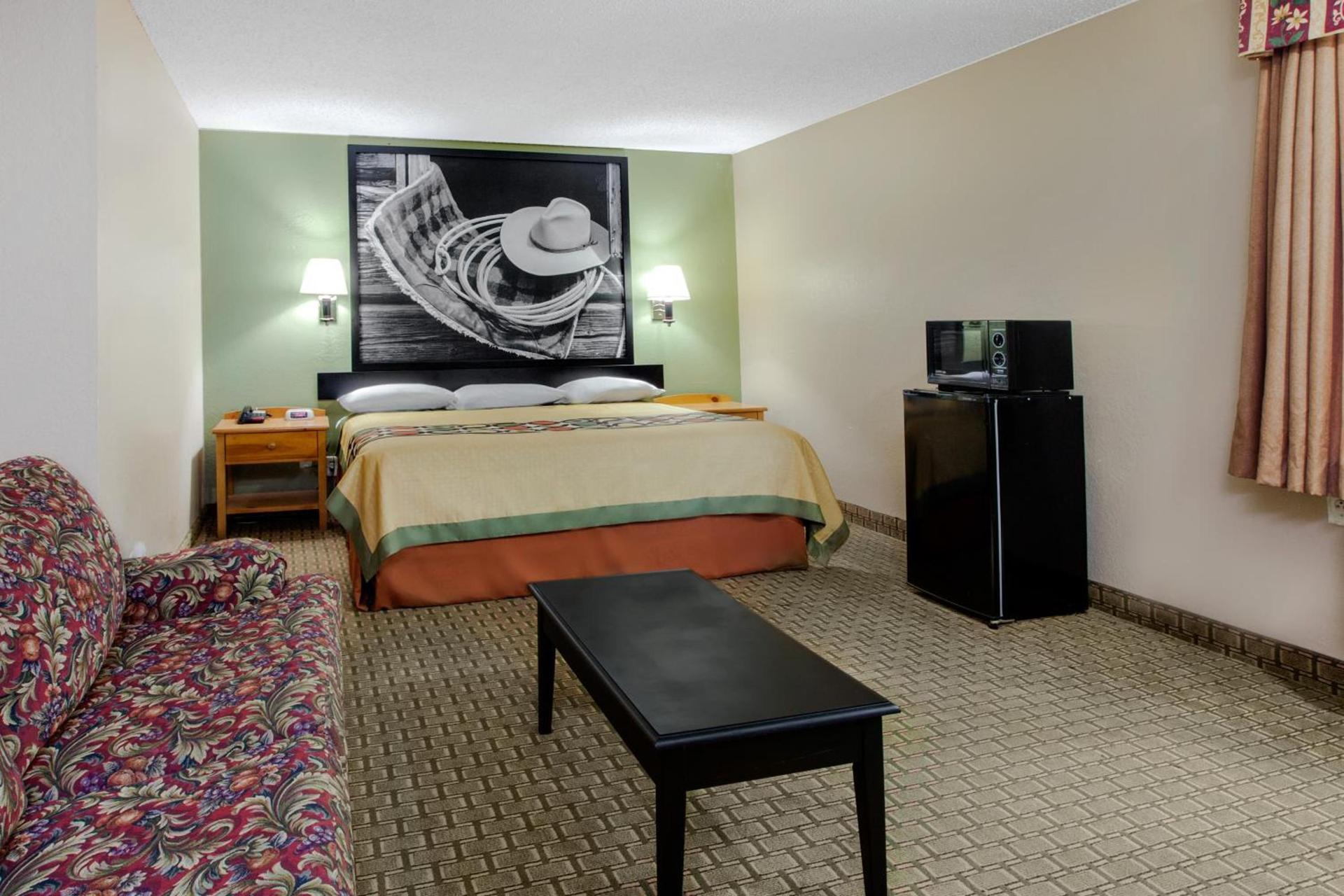Super 8 by Wyndham Sherman photo 2