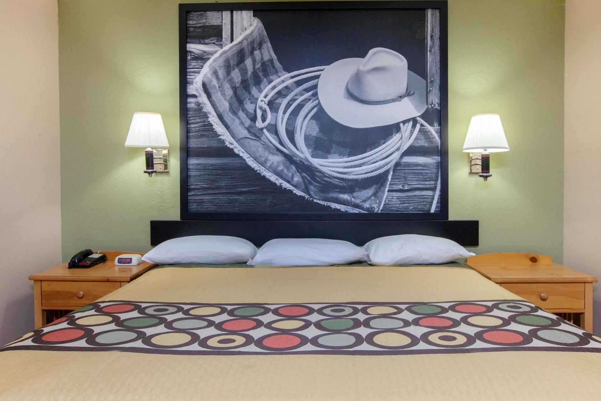 Super 8 by Wyndham Sherman photo 32