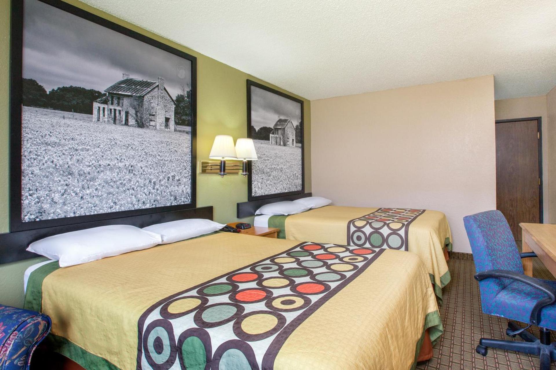 Super 8 by Wyndham Sherman photo 3