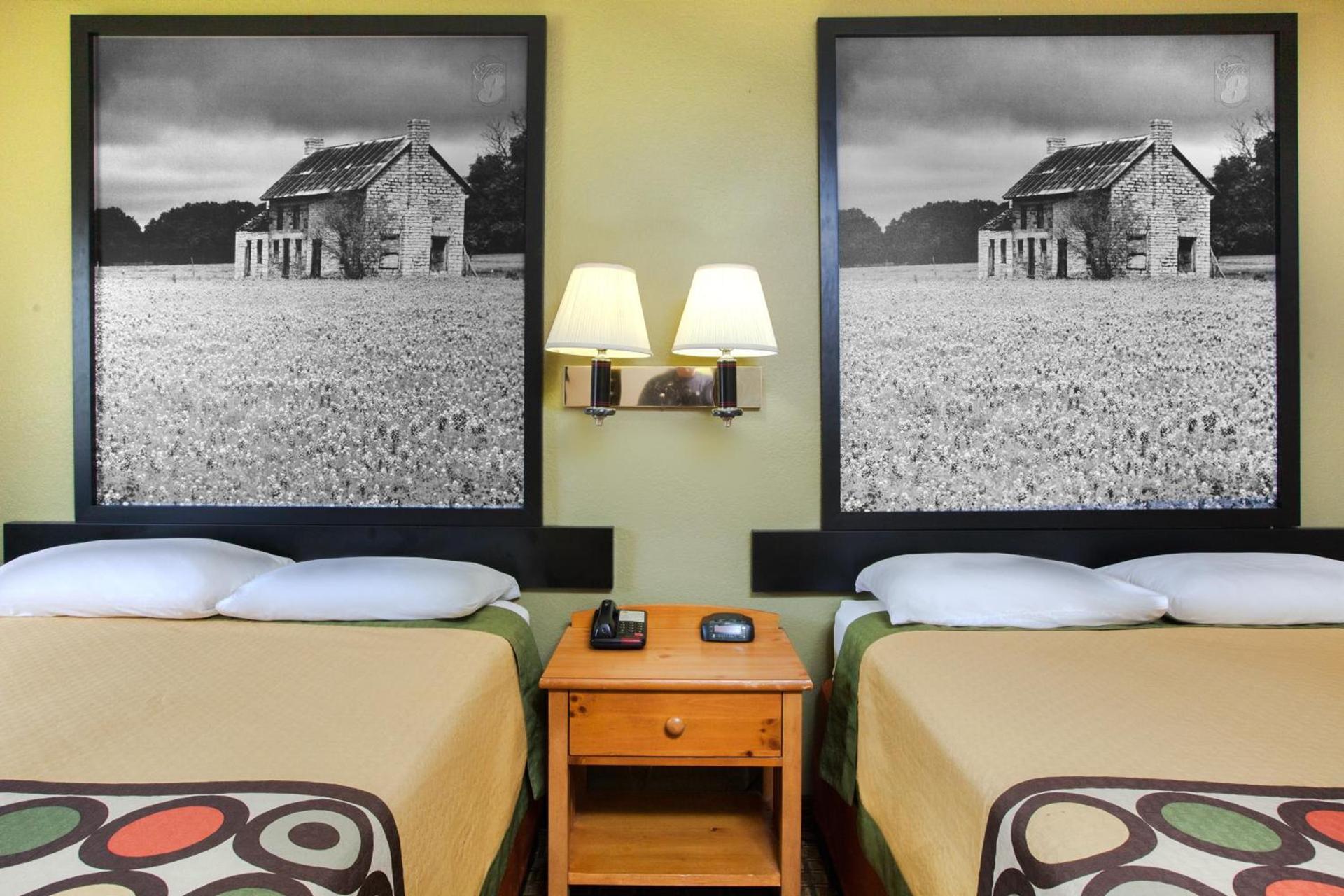 Super 8 by Wyndham Sherman photo 29