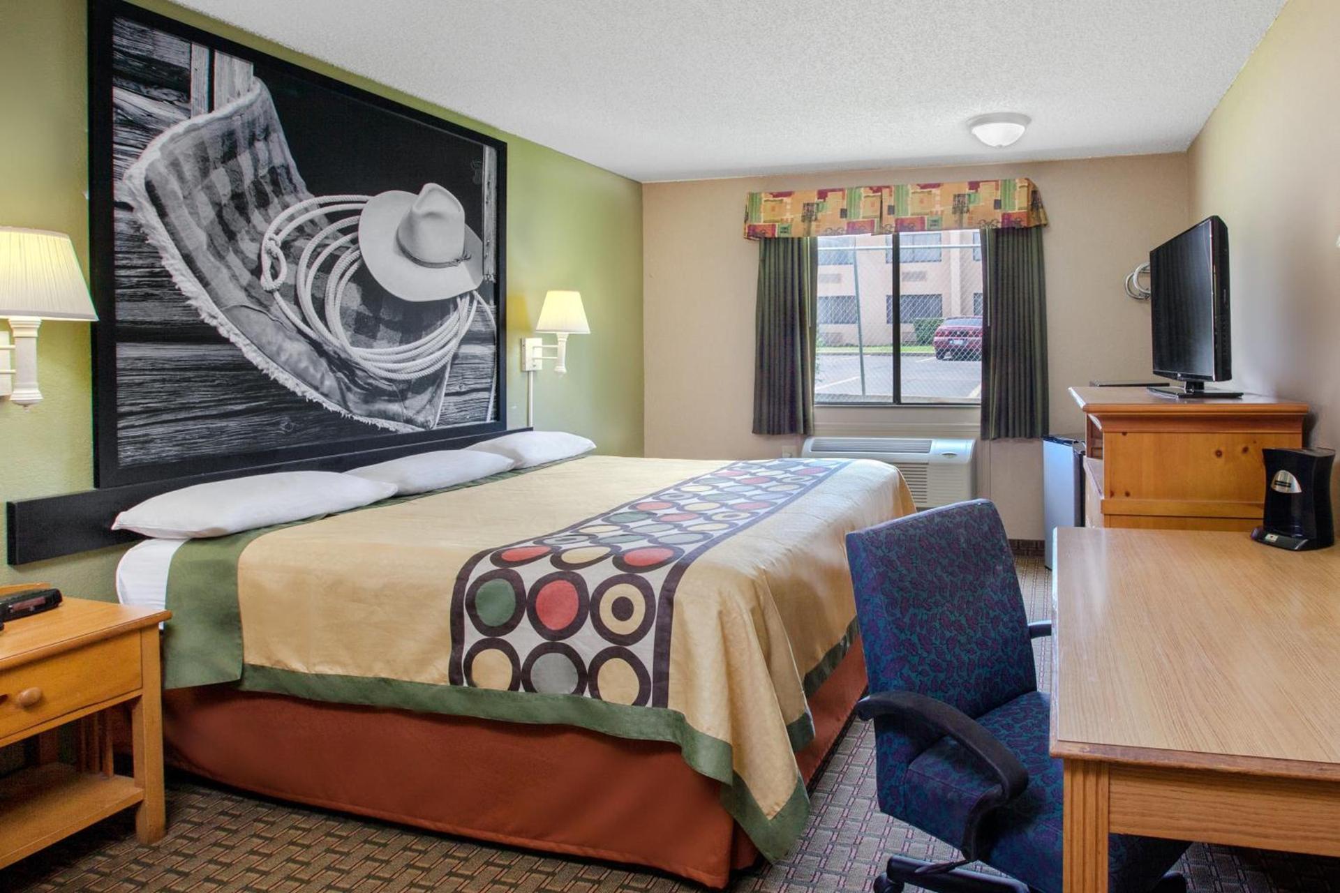 Super 8 by Wyndham Sherman photo 28