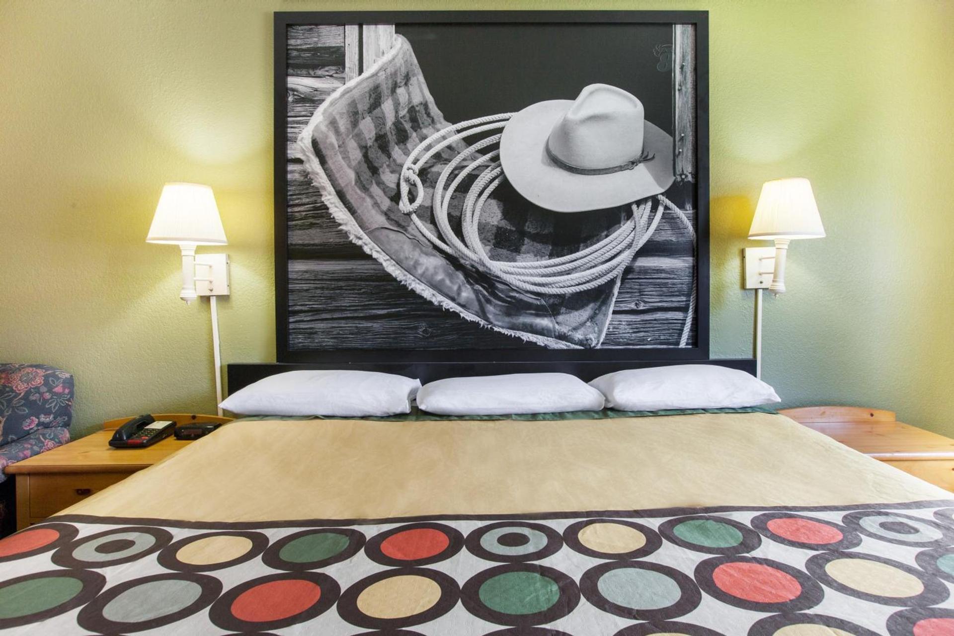 Super 8 by Wyndham Sherman photo 27