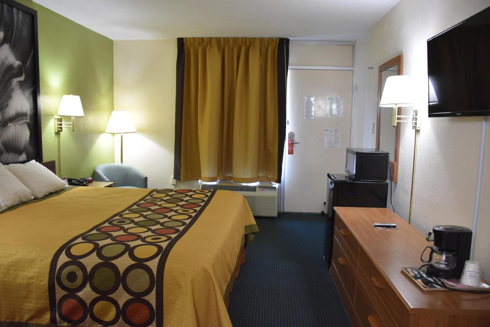 Super 8 by Wyndham Tifton photo 75