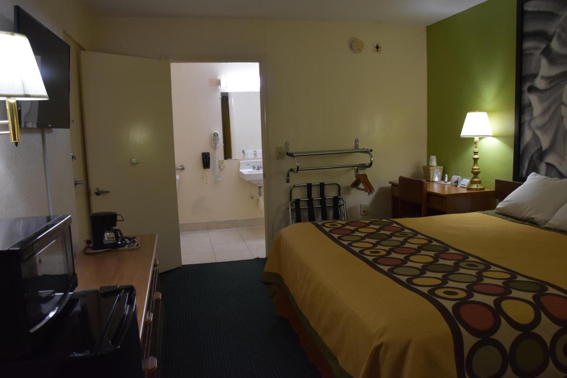 Super 8 by Wyndham Tifton photo 74