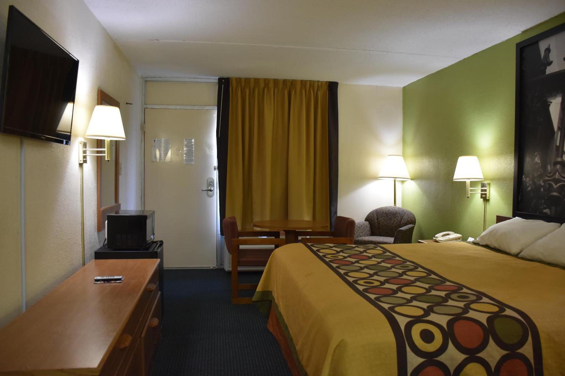 Super 8 by Wyndham Tifton photo 49