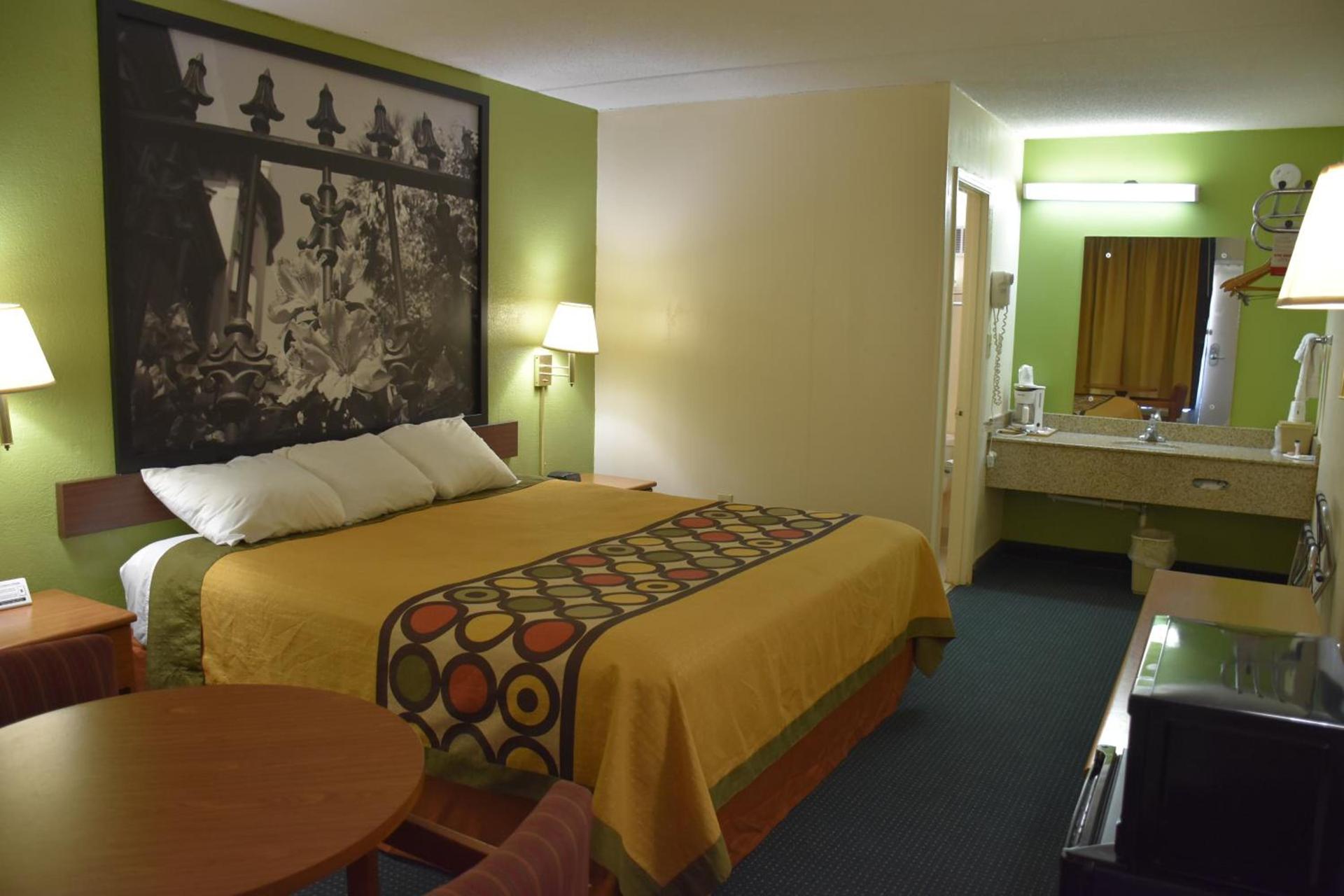 Super 8 by Wyndham Tifton photo 47