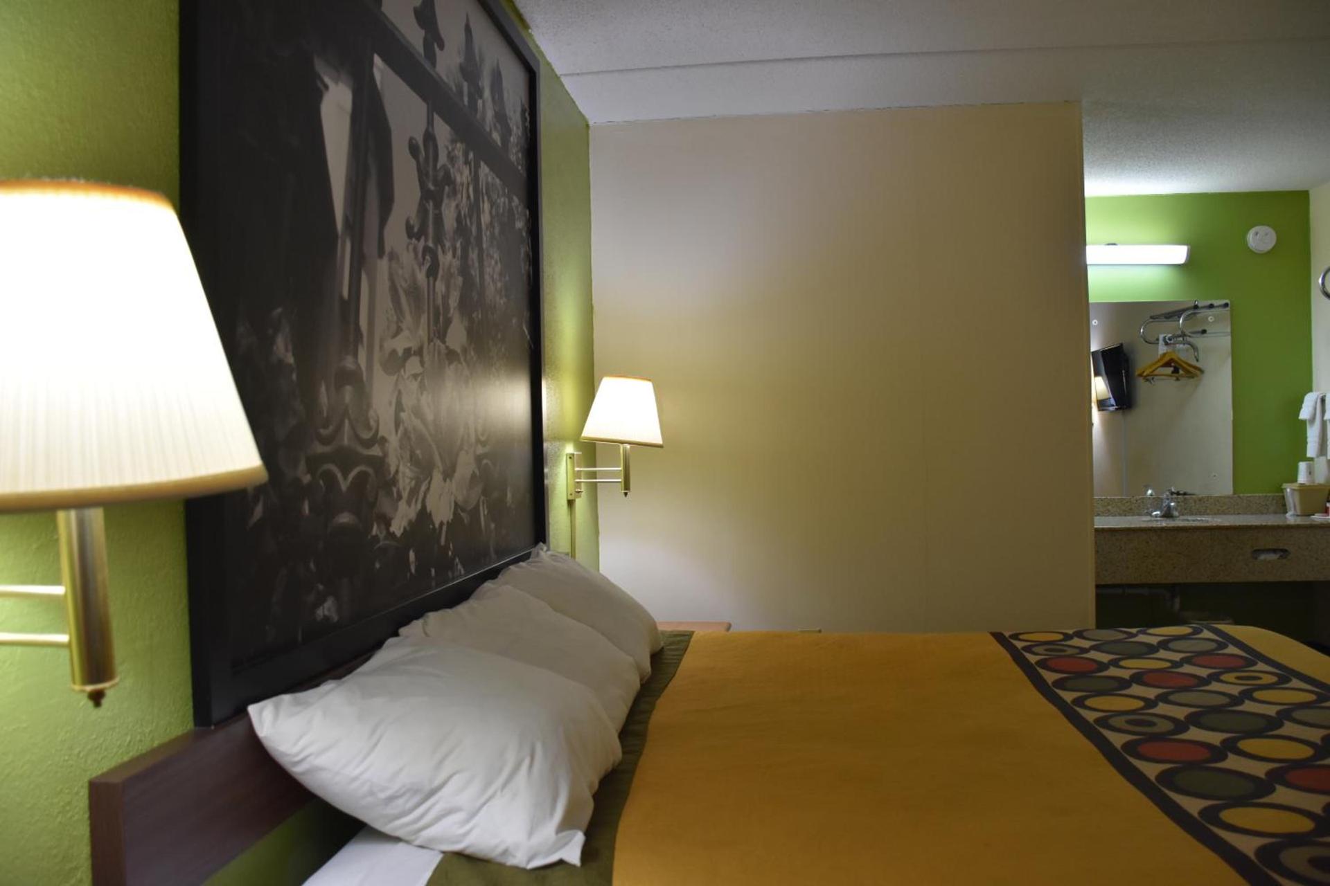Super 8 by Wyndham Tifton photo 60