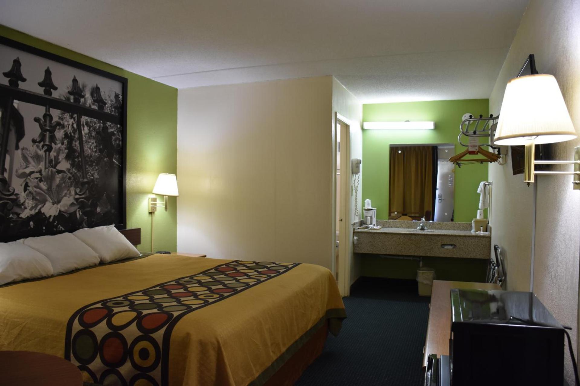 Super 8 by Wyndham Tifton photo 63