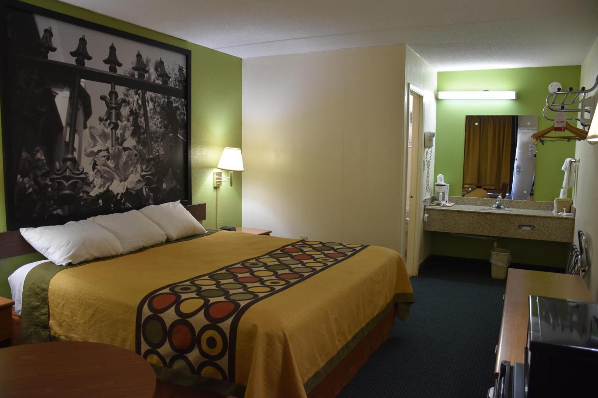 Super 8 by Wyndham Tifton photo 67